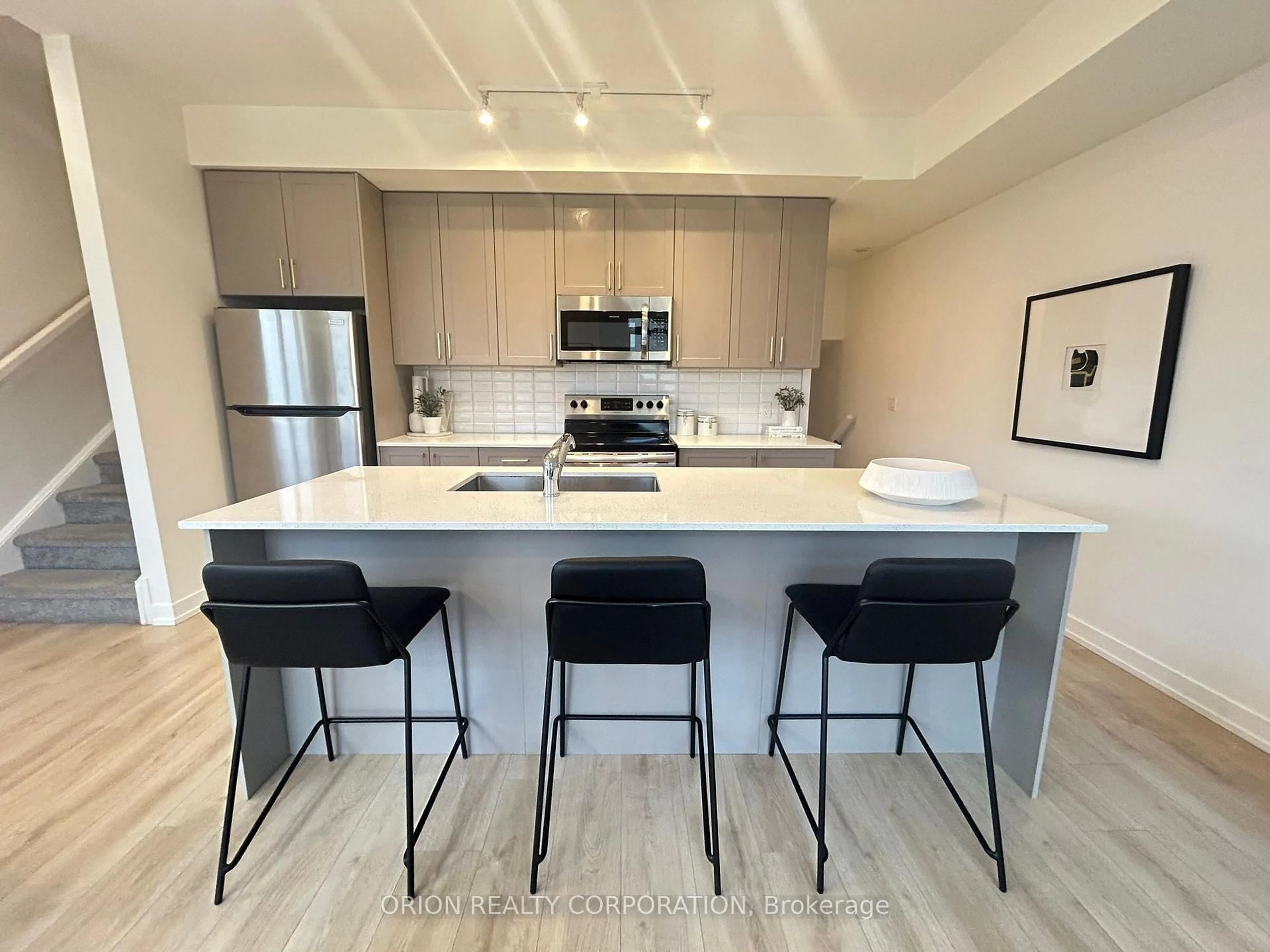 Open concept kitchen, unknown for 3078 Sixth Line #336, Oakville Ontario L6M 4J9