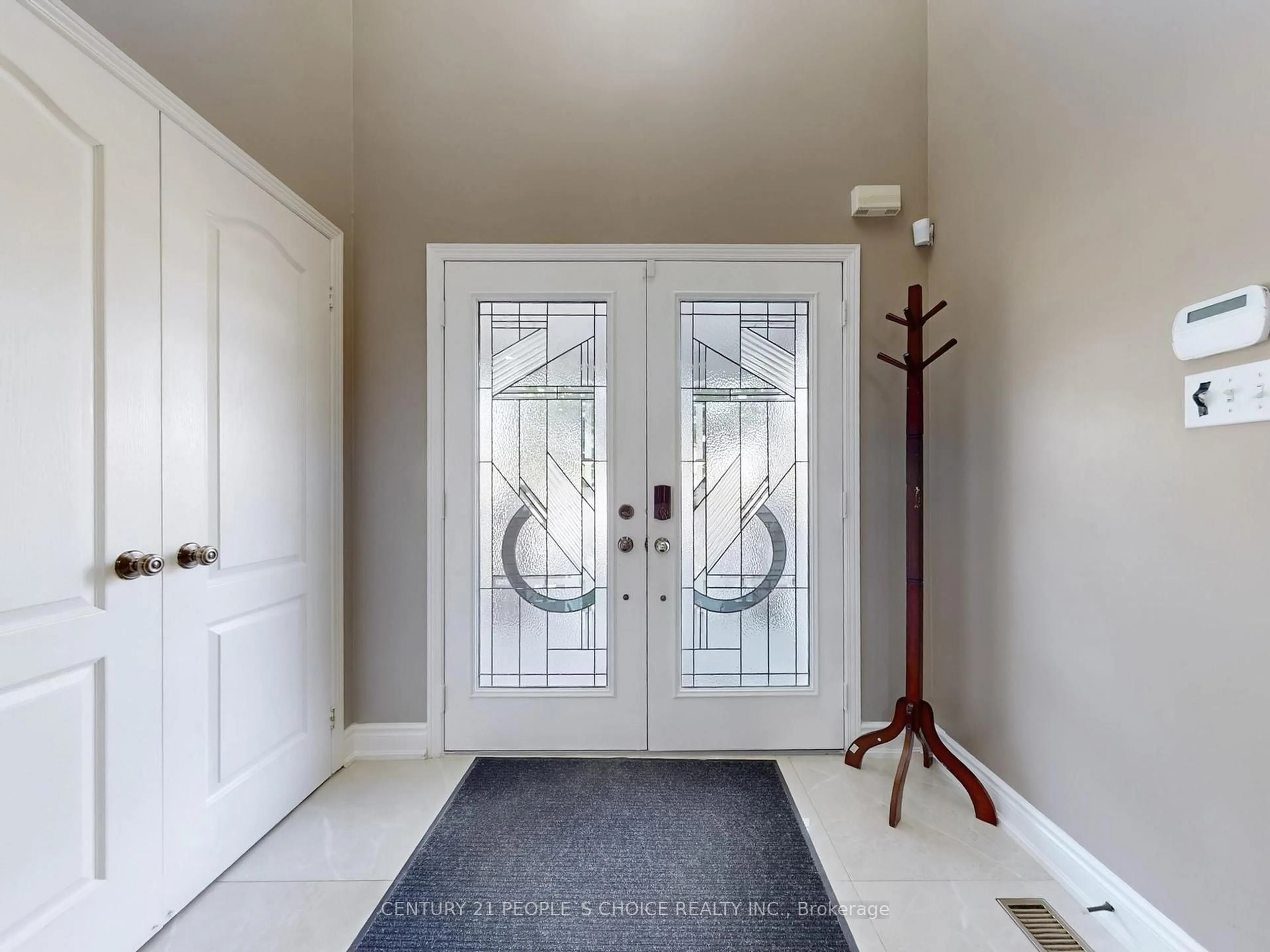 Indoor entryway for 230 Edenbrook Hill Dr, Brampton Ontario L7A 2W7