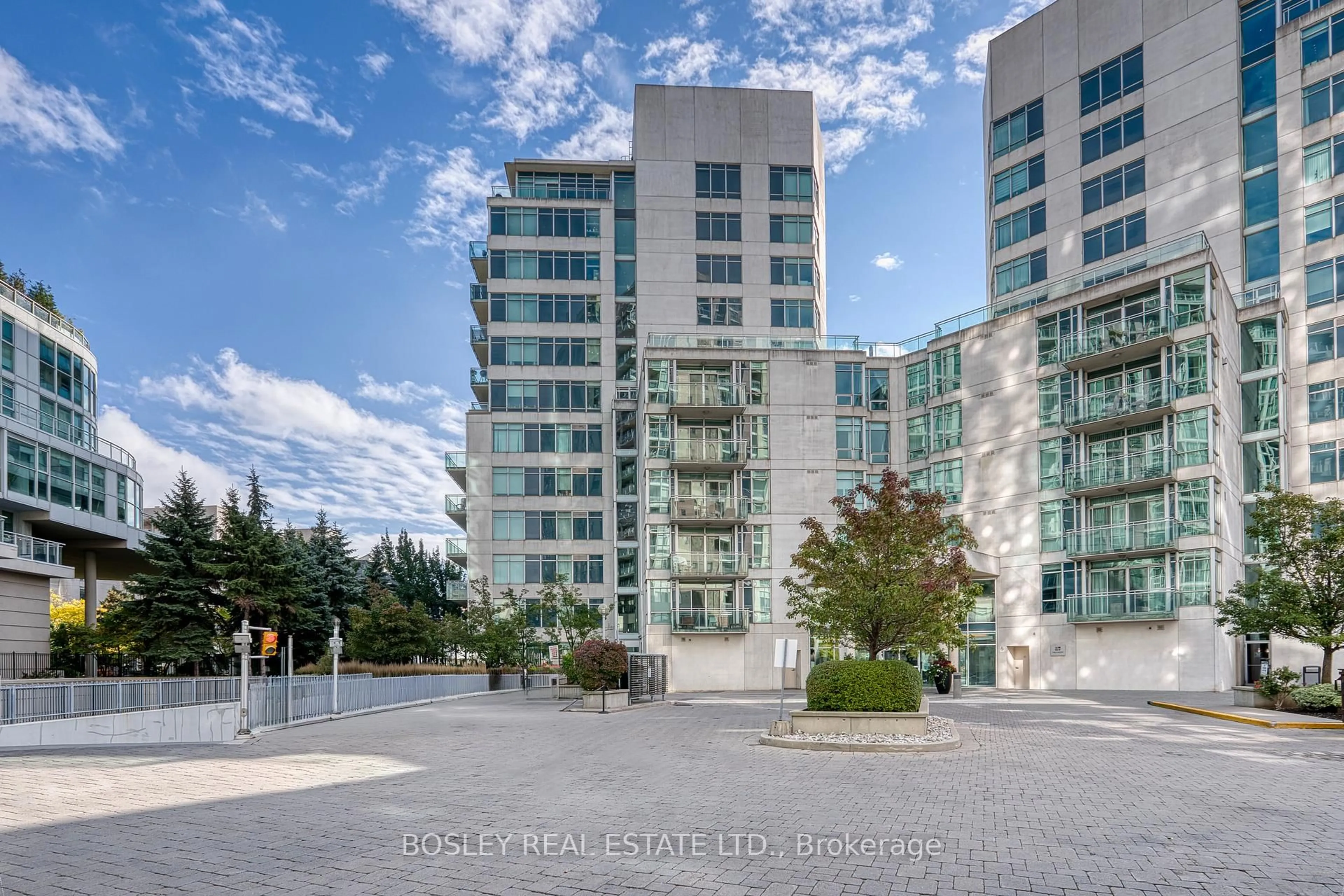 A pic from outside/outdoor area/front of a property/back of a property/a pic from drone, city buildings view from balcony for 5 Marine Parade Dr #518, Toronto Ontario M8V 4B4