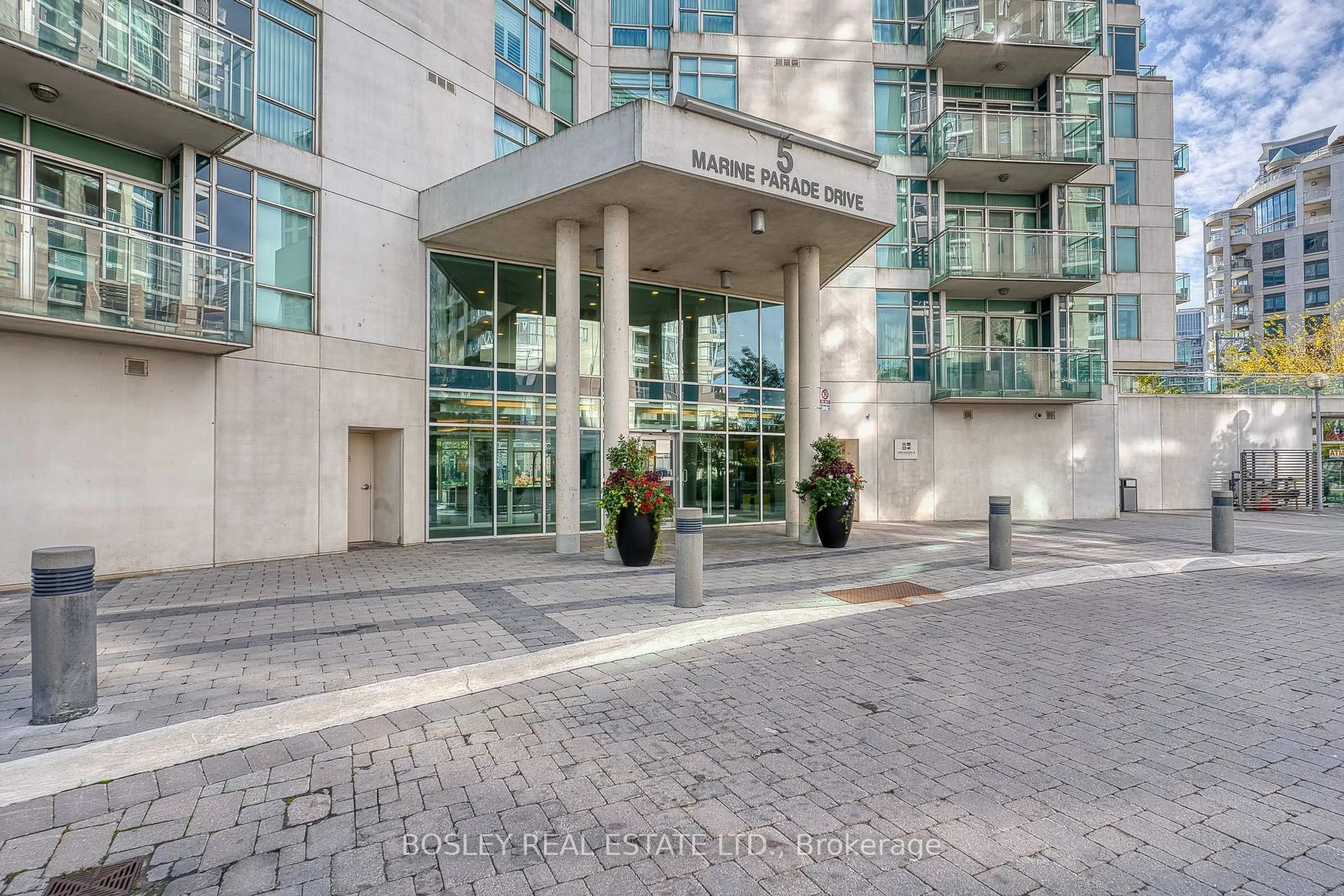 Indoor foyer for 5 Marine Parade Dr #518, Toronto Ontario M8V 4B4