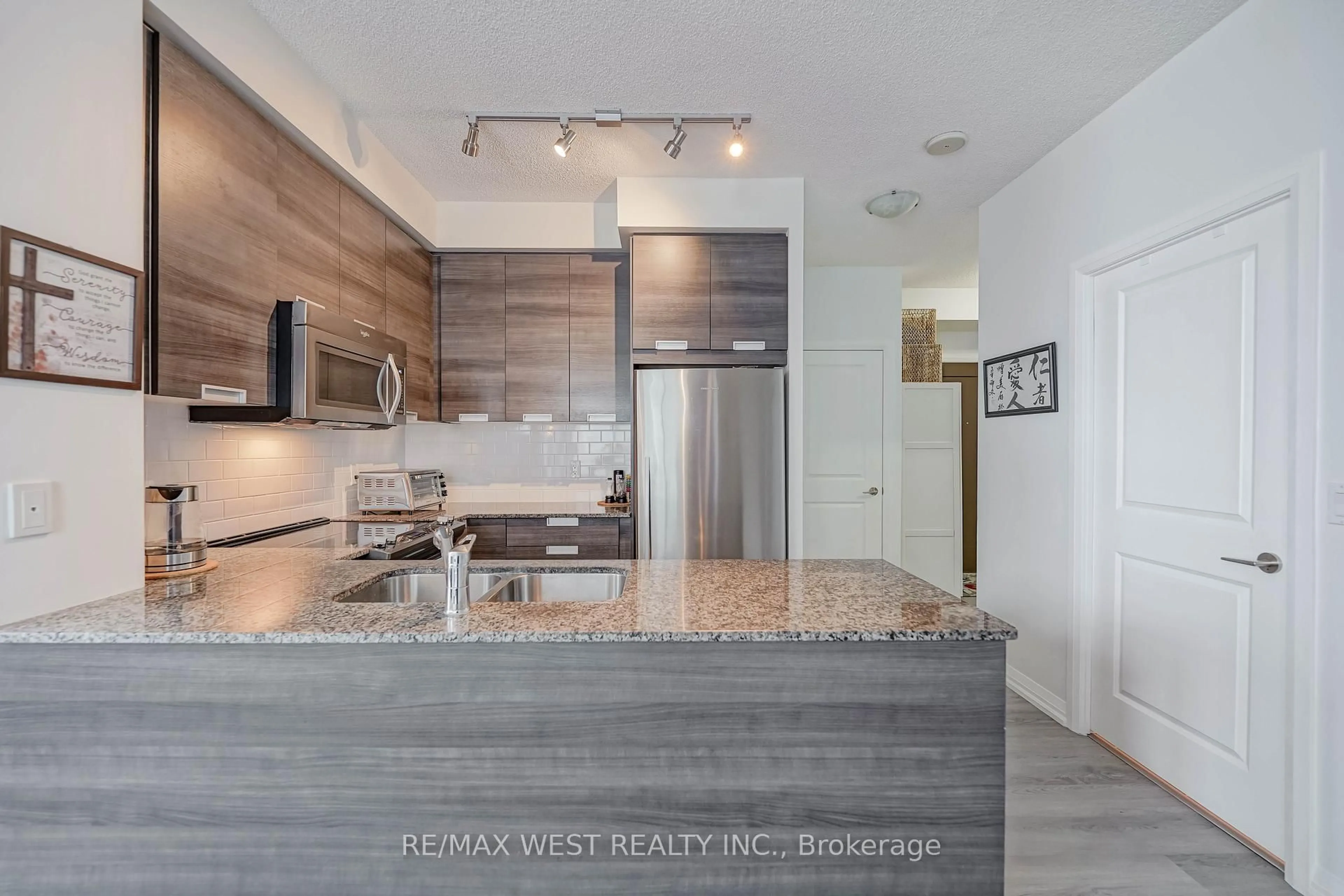 Open concept kitchen, unknown for 75 Eglinton Ave #1209, Mississauga Ontario L5R 0E5