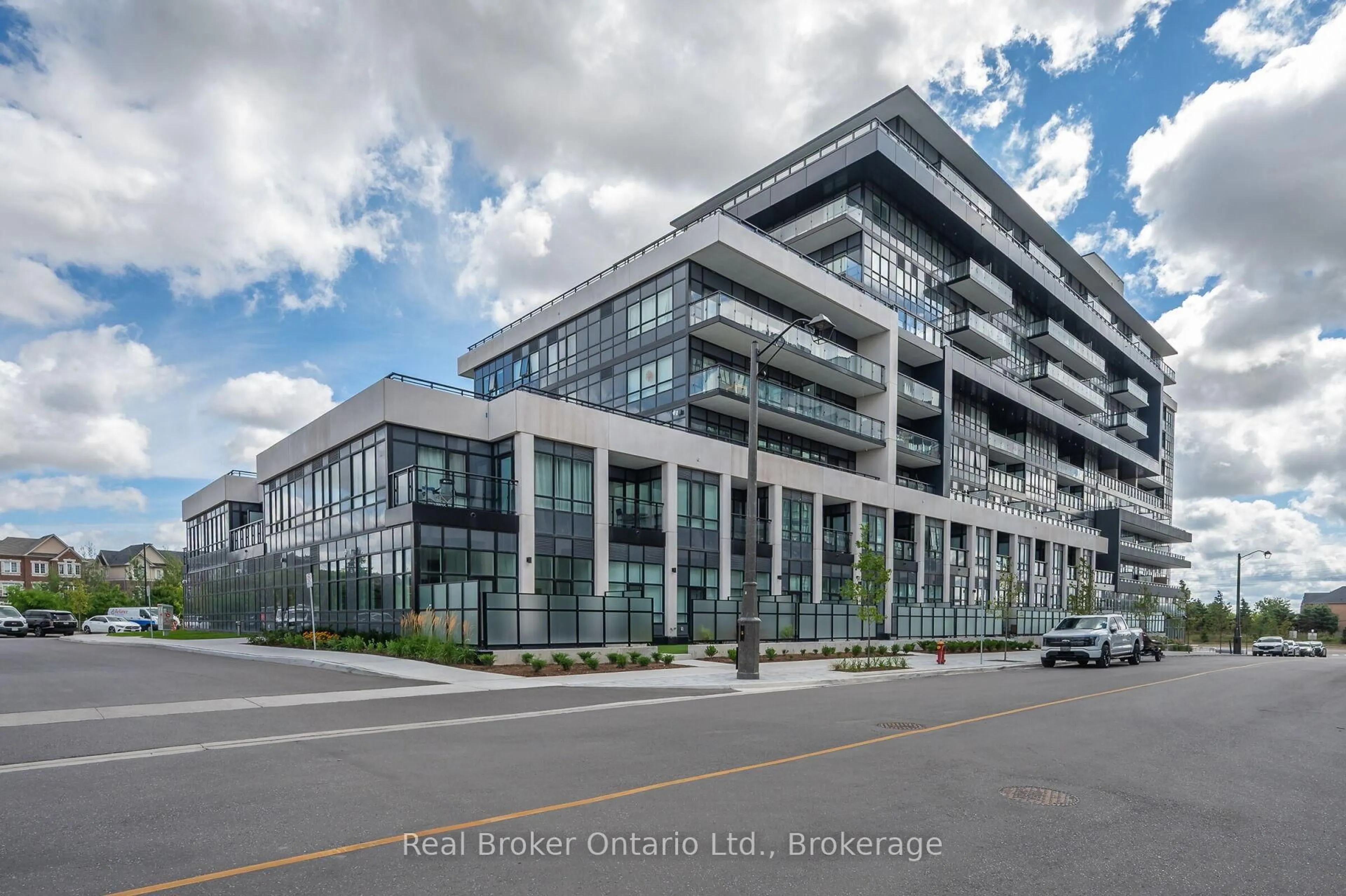 Unknown for 395 Dundas St #819, Oakville Ontario L6M 4L9