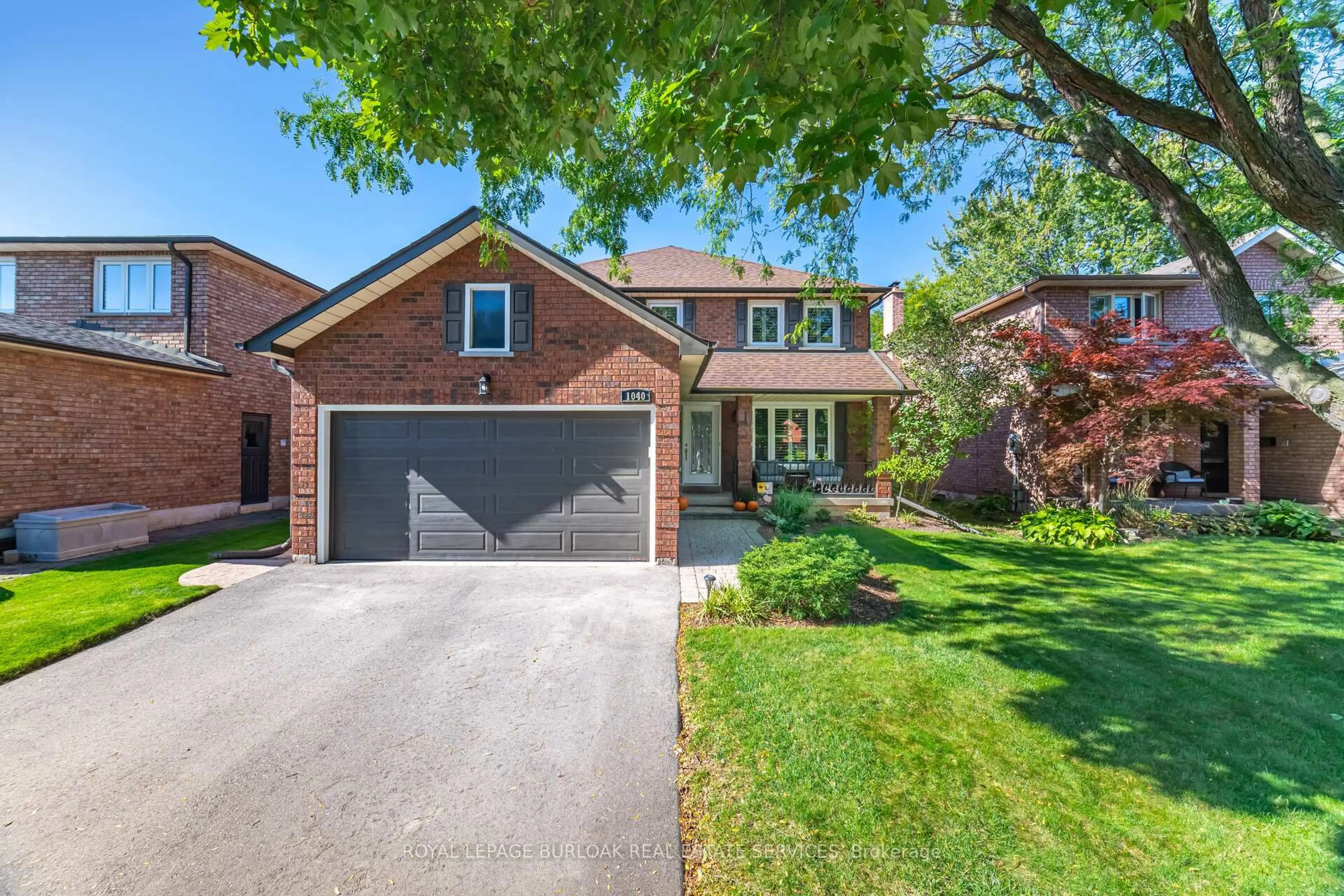 Home with brick exterior material, street for 1040 Manchester Cres, Oakville Ontario L6M 1G2