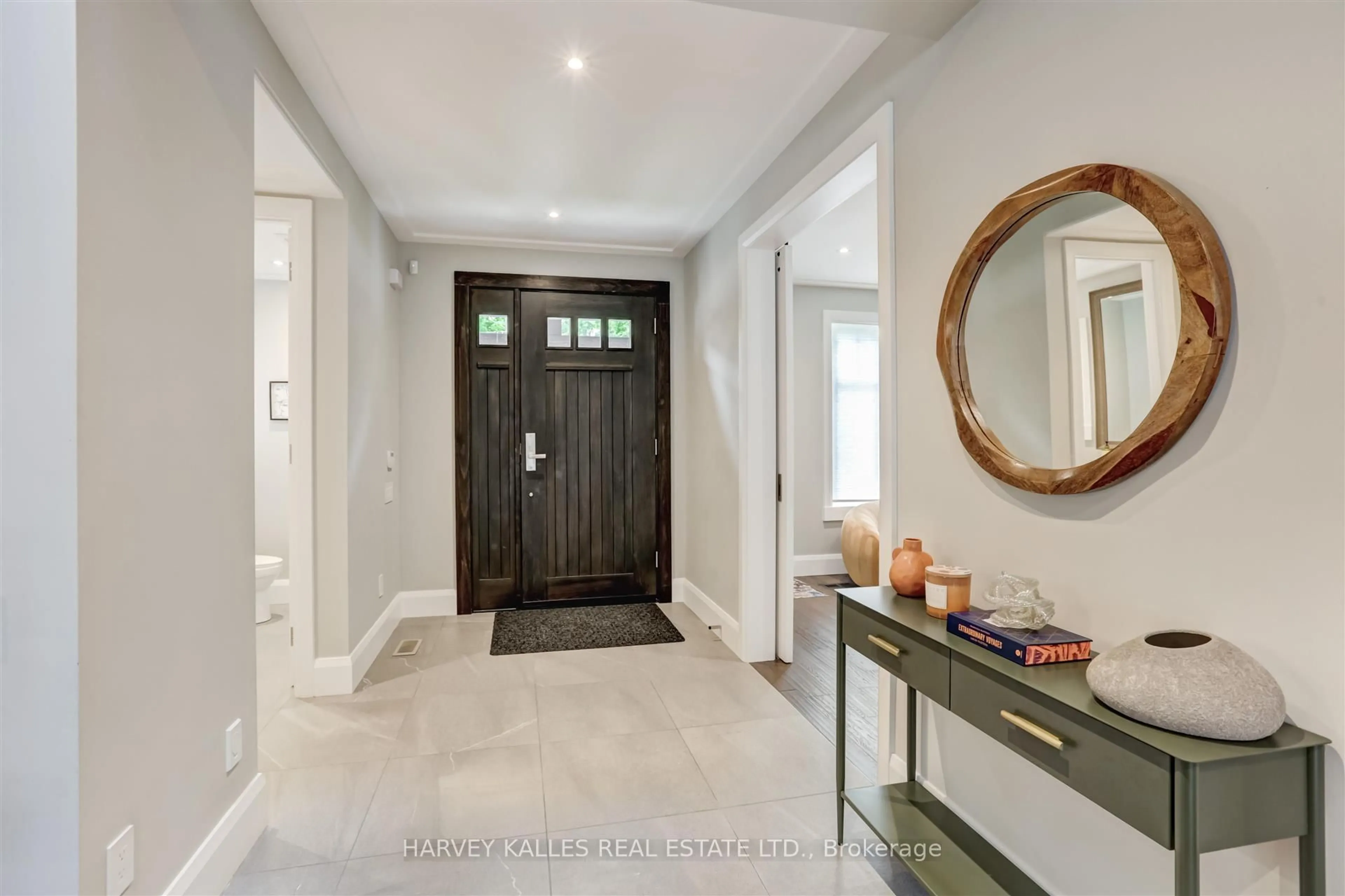 Indoor entryway for 366 Galt Ave, Oakville Ontario L6J 3P3