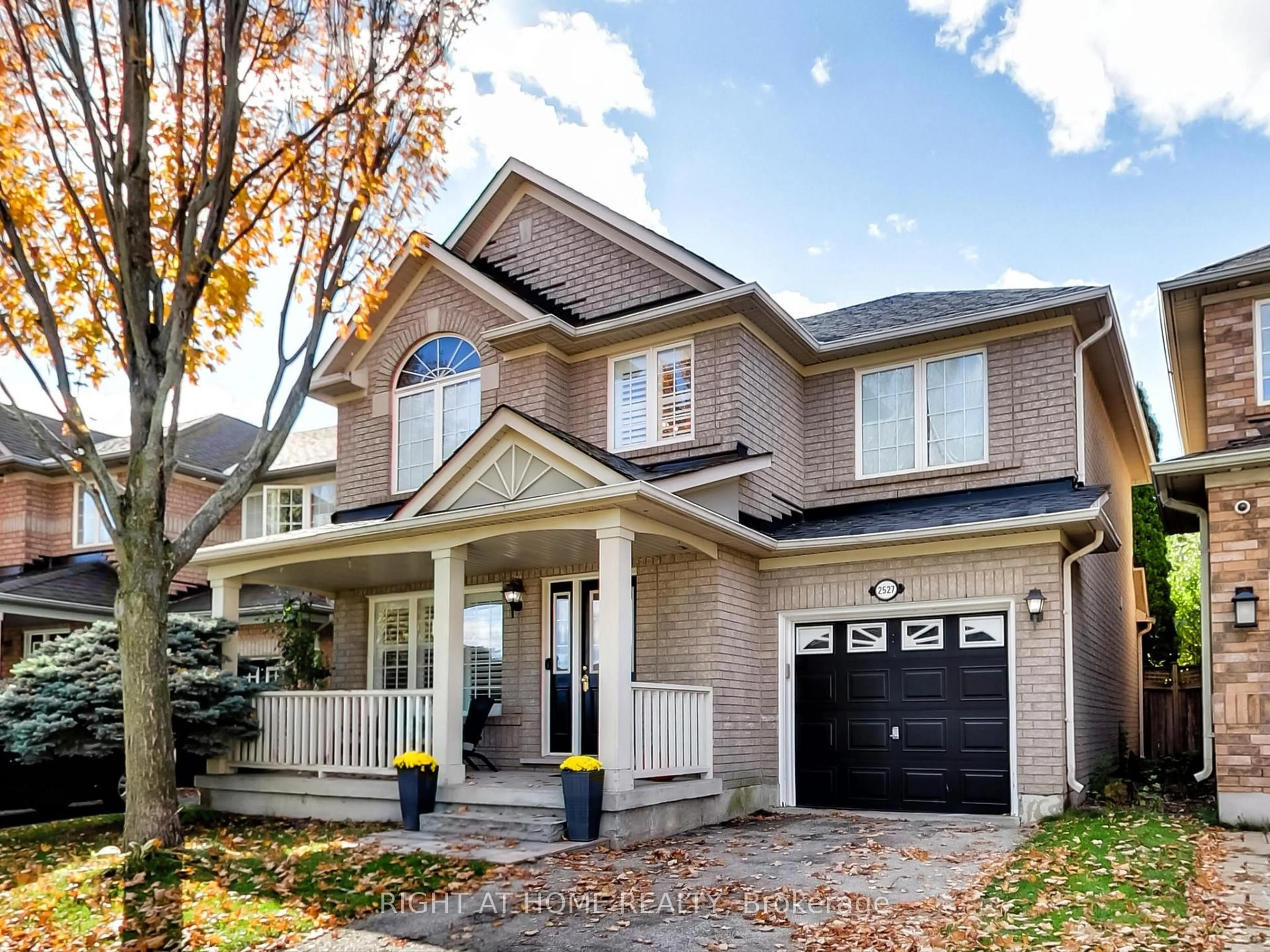 Home with brick exterior material, street for 2527 Nettlecreek Cres, Oakville Ontario L6M 4C1