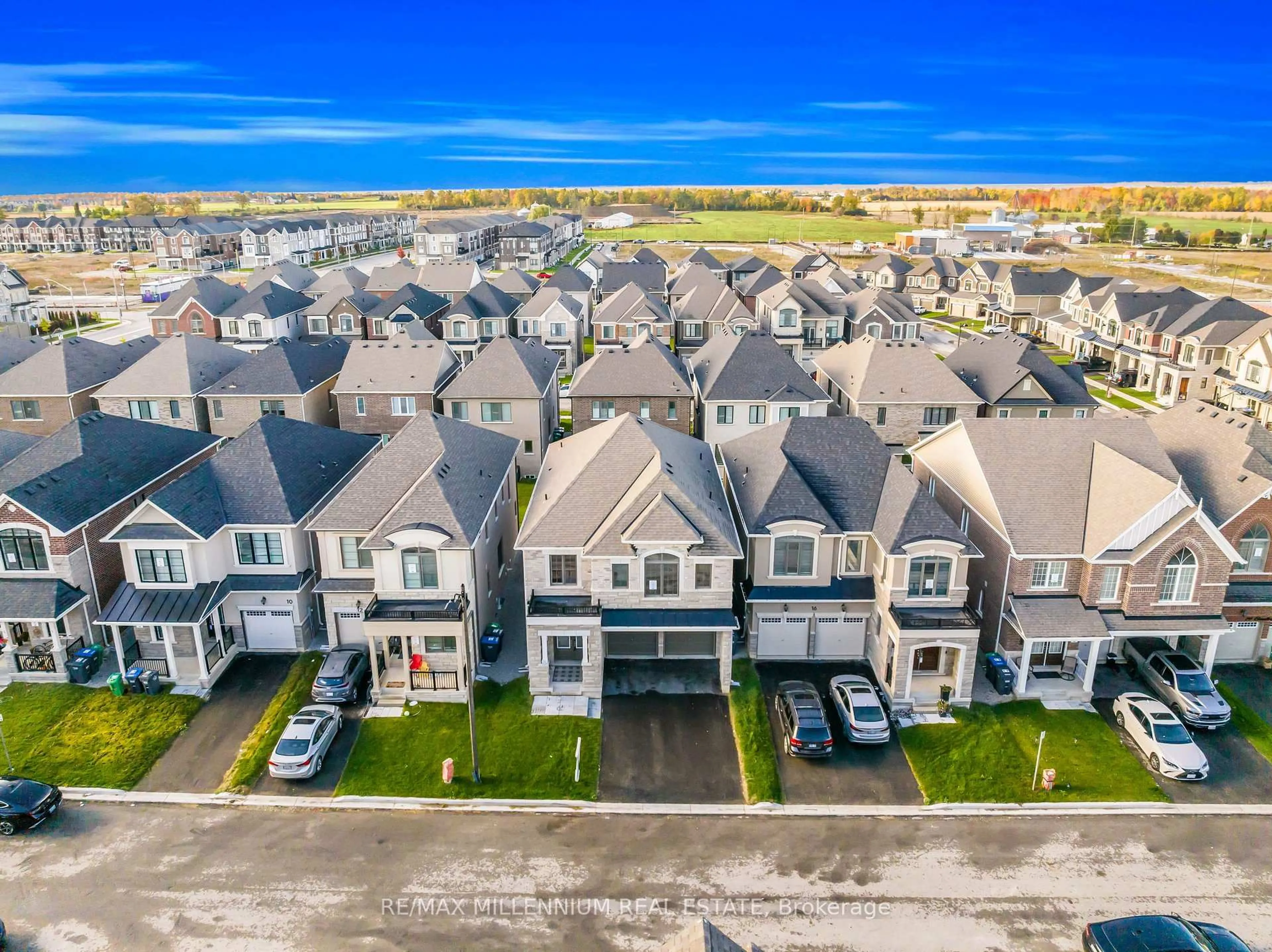 A pic from outside/outdoor area/front of a property/back of a property/a pic from drone, unknown for 14 Cloudberry St, Caledon Ontario L7C 3H1
