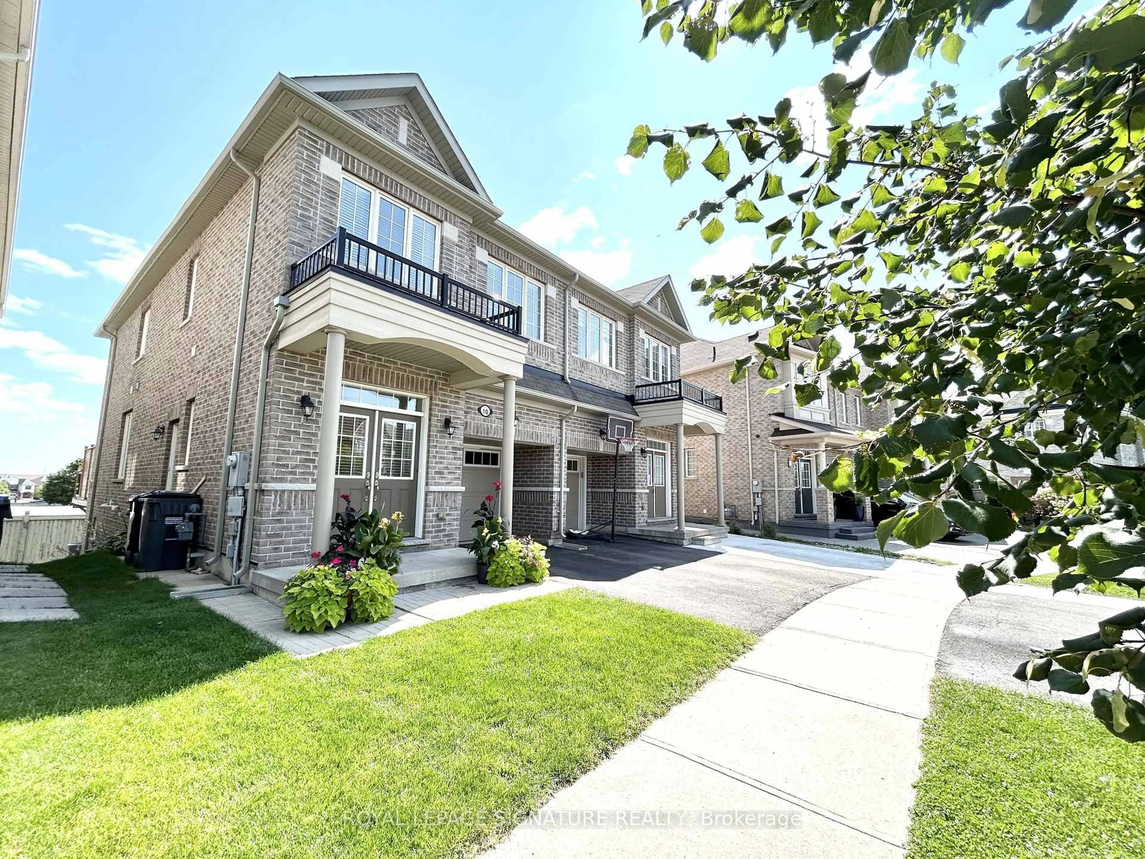 Home with brick exterior material, street for 10 Zanetta Cres, Brampton Ontario L6Y 6A3