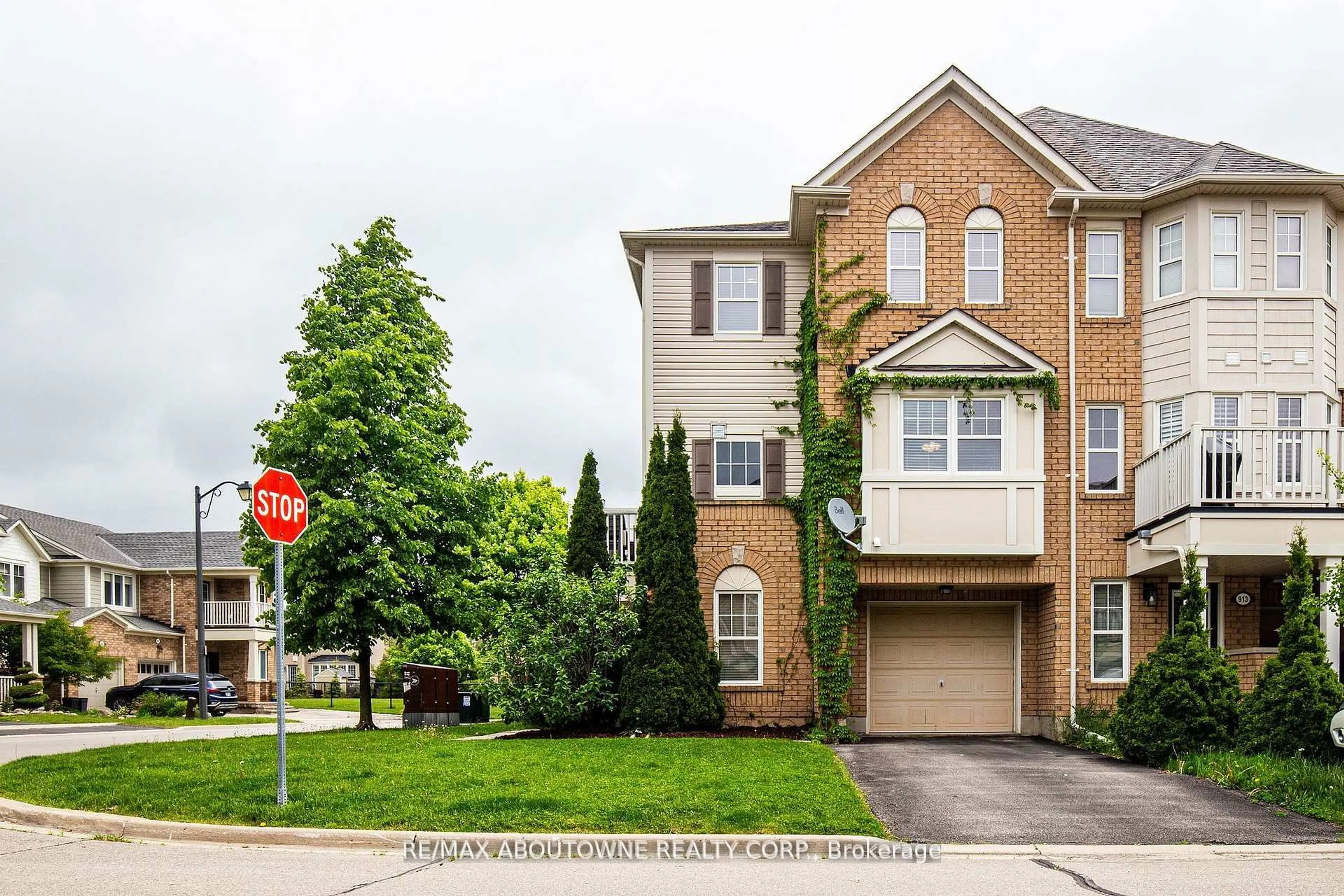 Home with brick exterior material, street for 911 Deverell Pl, Milton Ontario L9T 0M2