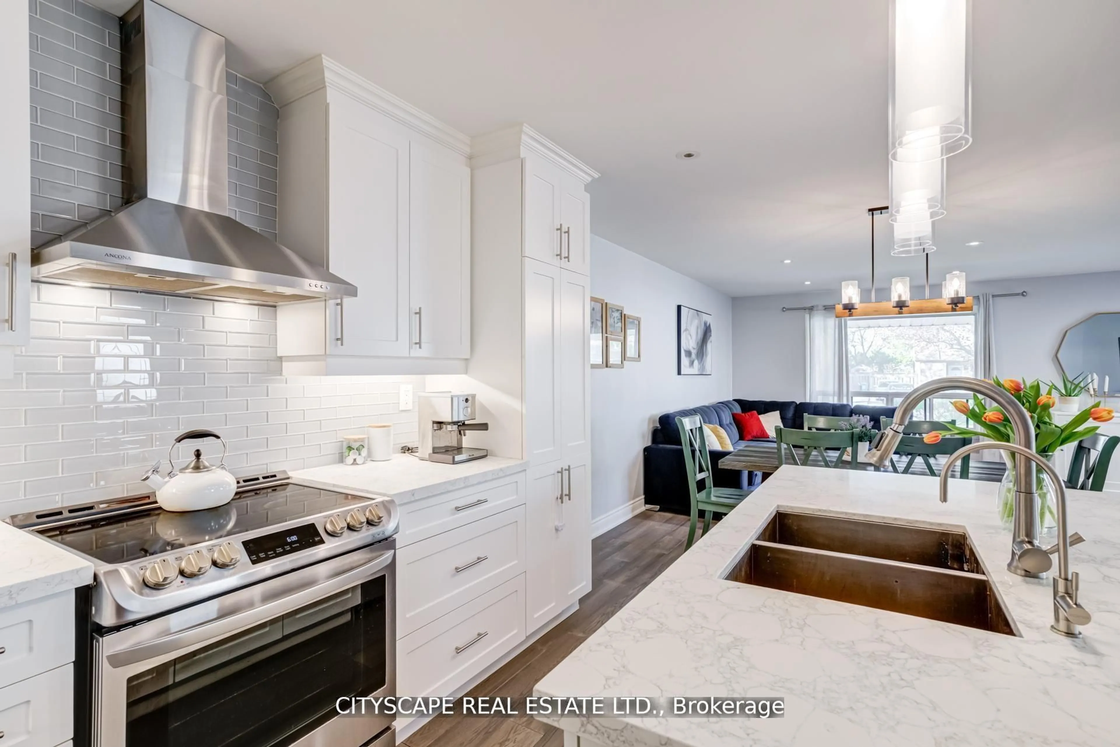 Open concept kitchen, ceramic/tile floor for 3206 Candela Dr, Mississauga Ontario L5A 2T8