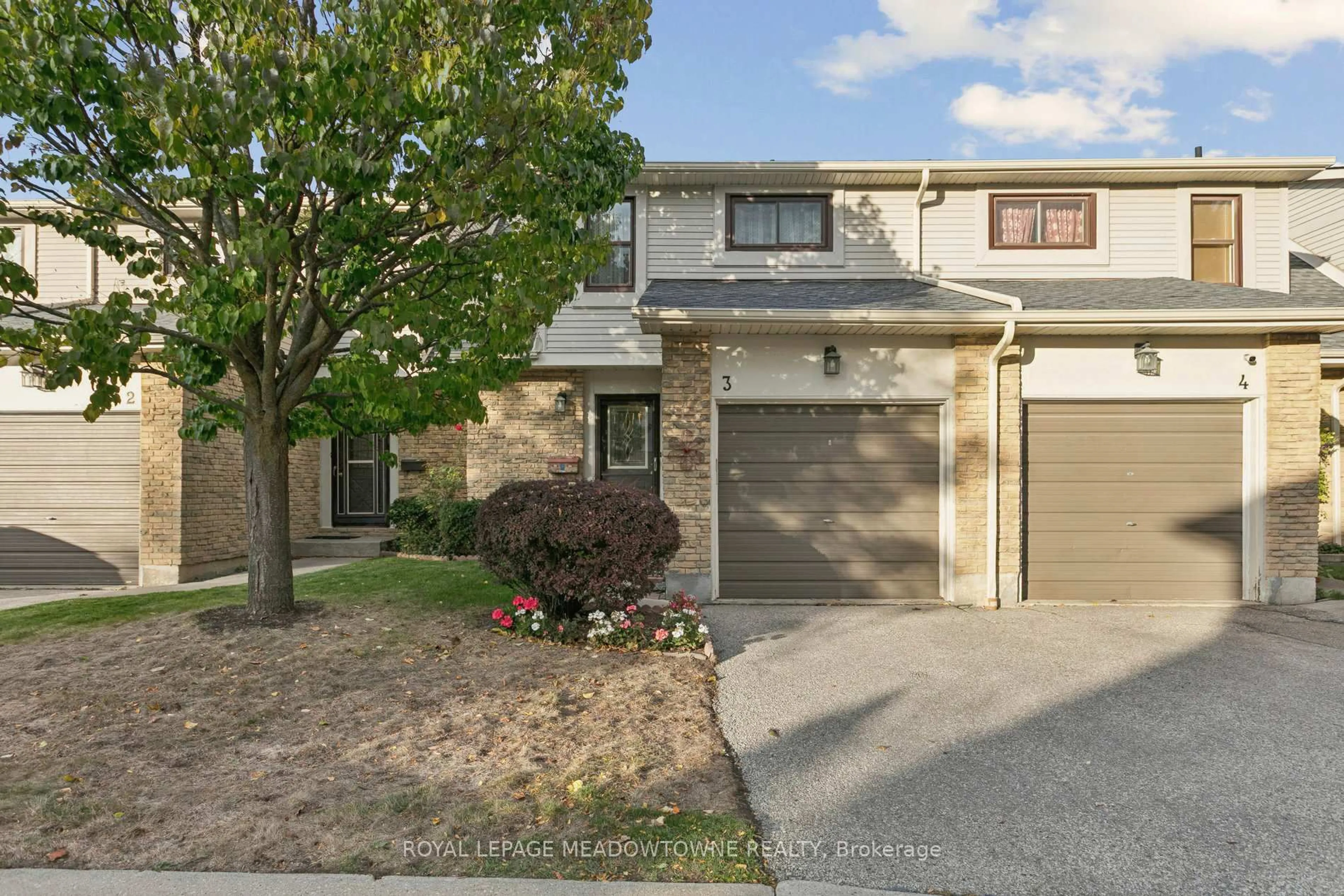 A pic from outside/outdoor area/front of a property/back of a property/a pic from drone, street for 2701 Aquitaine Ave #3, Mississauga Ontario L5N 2H7