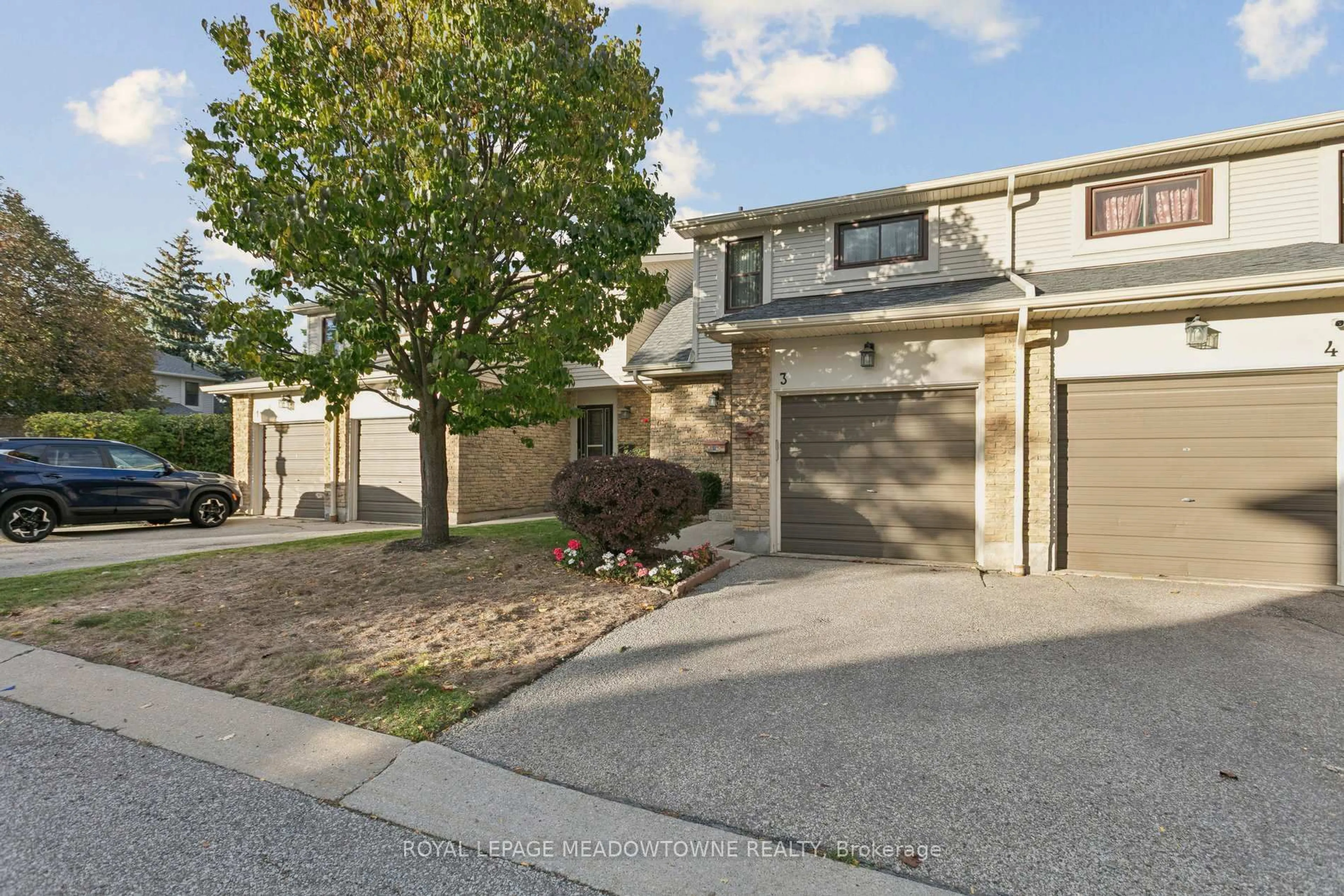 A pic from outside/outdoor area/front of a property/back of a property/a pic from drone, street for 2701 Aquitaine Ave #3, Mississauga Ontario L5N 2H7