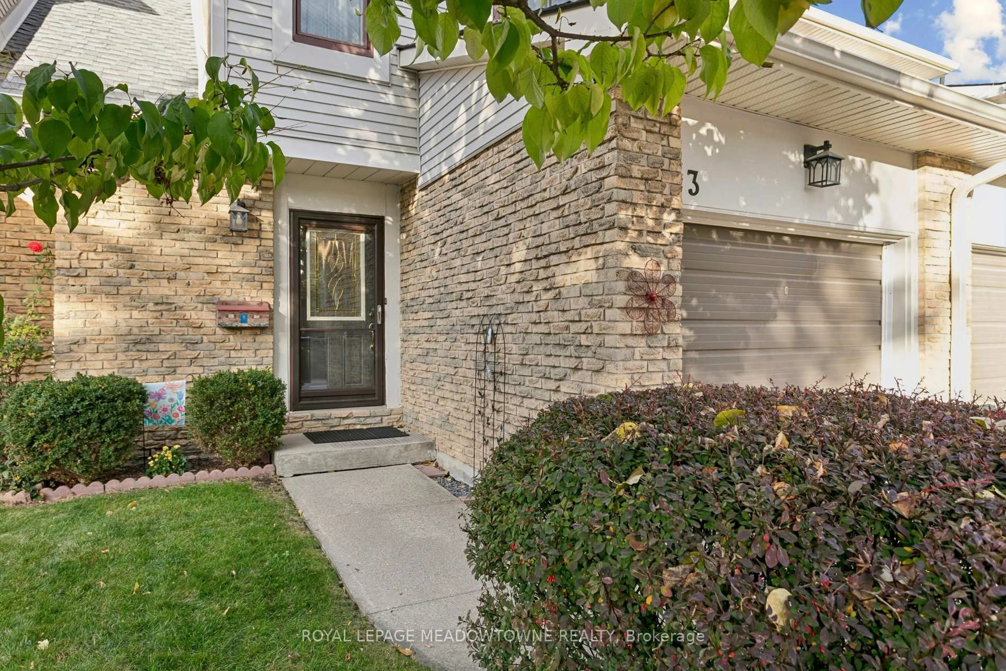 Home with brick exterior material, street for 2701 Aquitaine Ave #3, Mississauga Ontario L5N 2H7