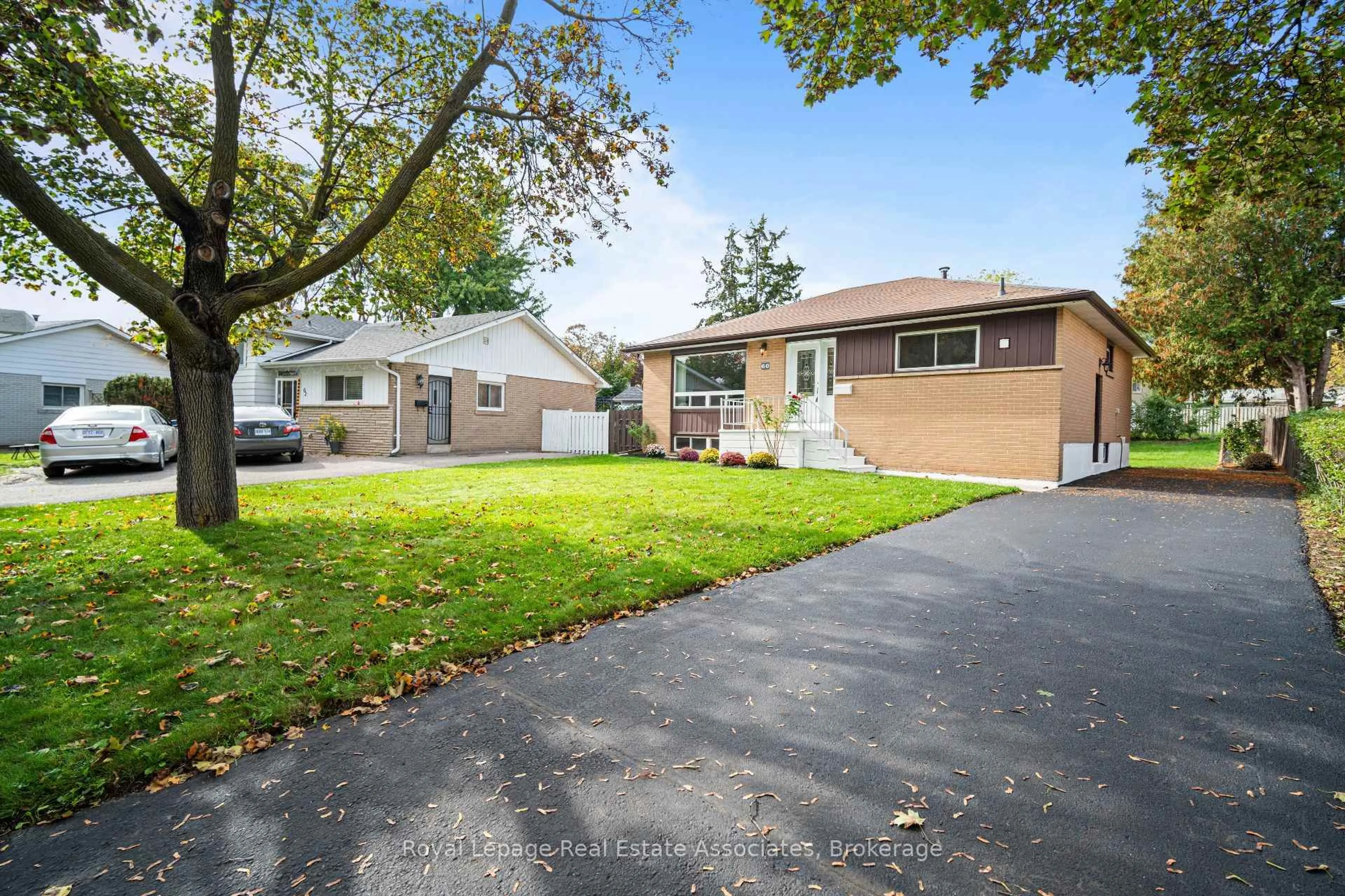 A pic from outside/outdoor area/front of a property/back of a property/a pic from drone, street for 60 Windermere Crt, Brampton Ontario L6X 2L6