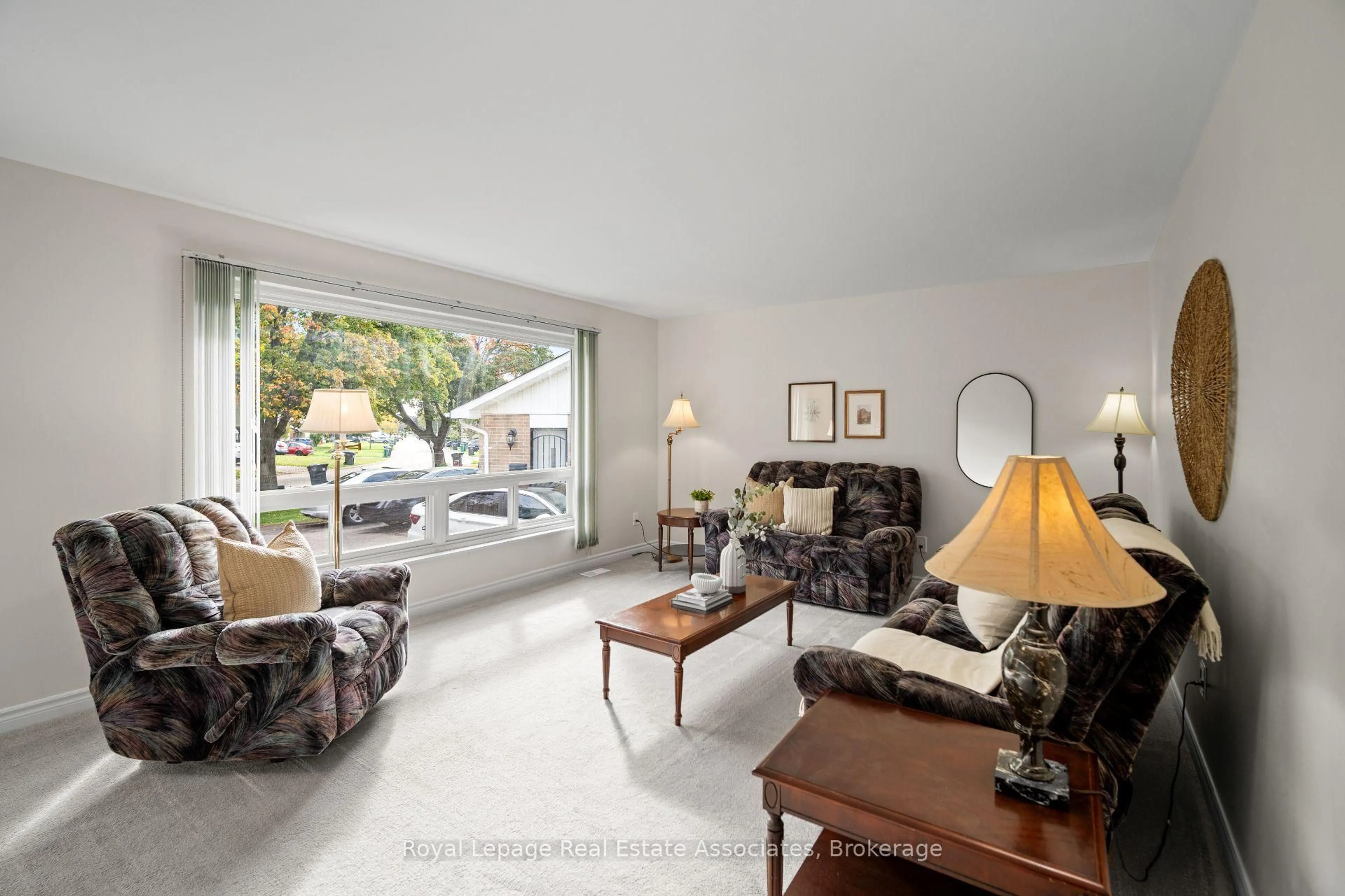 Living room with furniture, unknown for 60 Windermere Crt, Brampton Ontario L6X 2L6