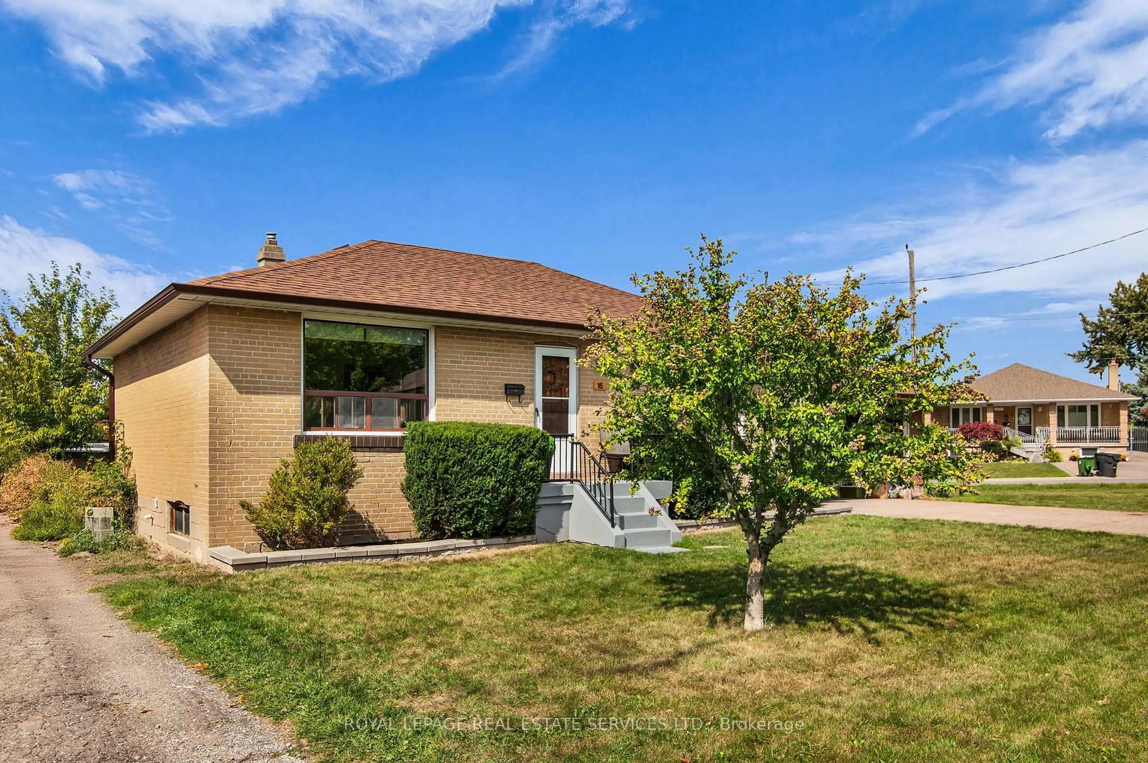 Unknown for 16 Redfern Ave, Toronto Ontario M3M 1L3