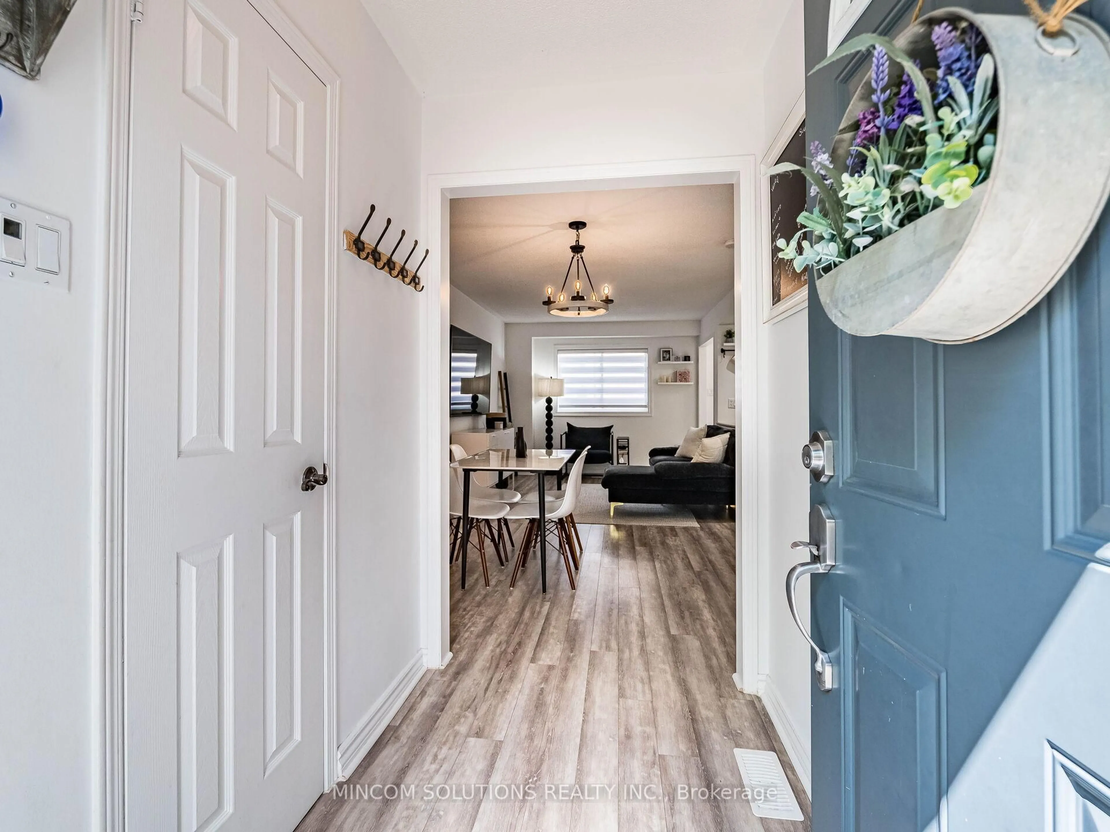 Indoor entryway for 88 Corey Circ, Halton Hills Ontario L7G 5L7