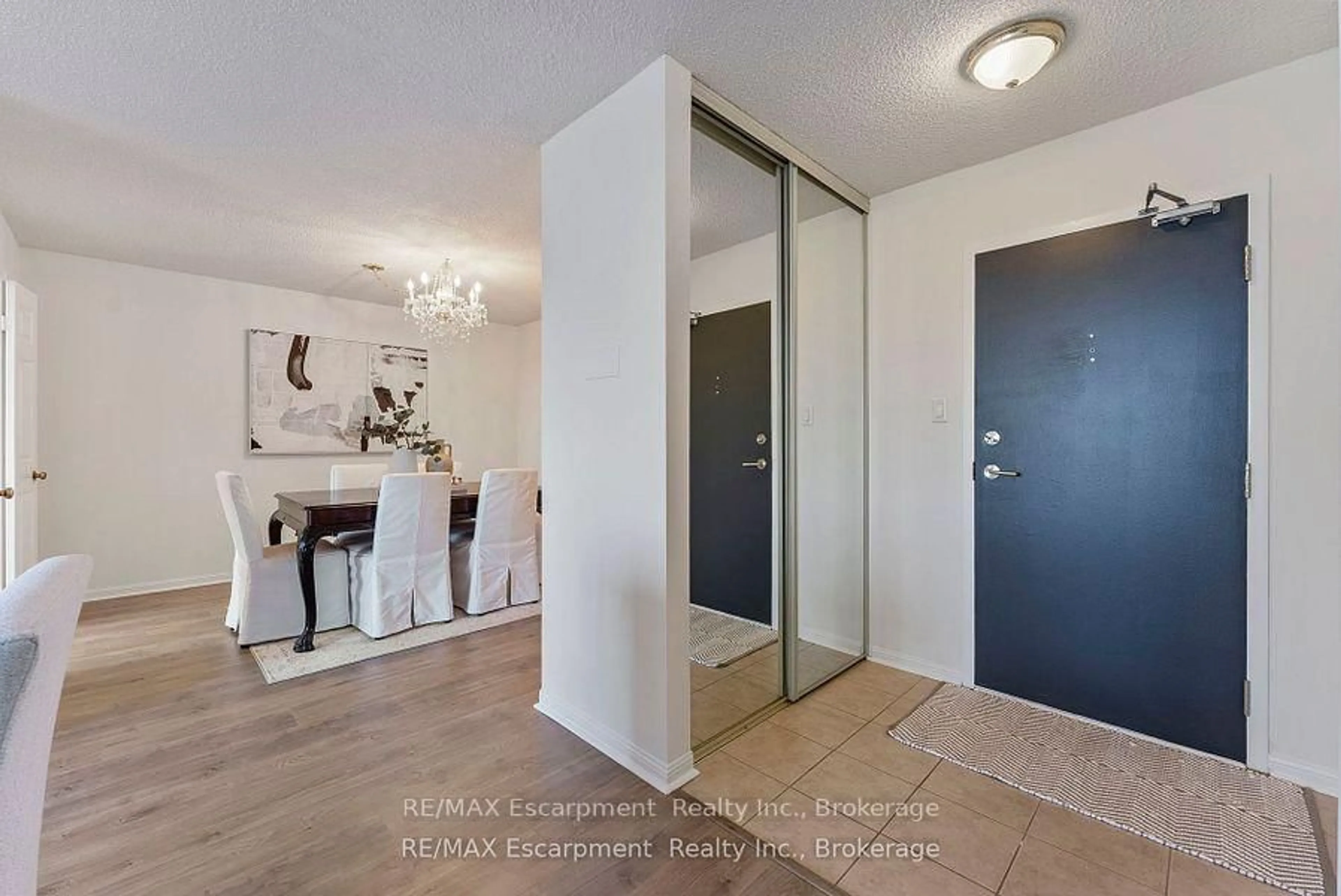 Indoor entryway for 1230 Marlborough Crt #602, Oakville Ontario L6H 3K6