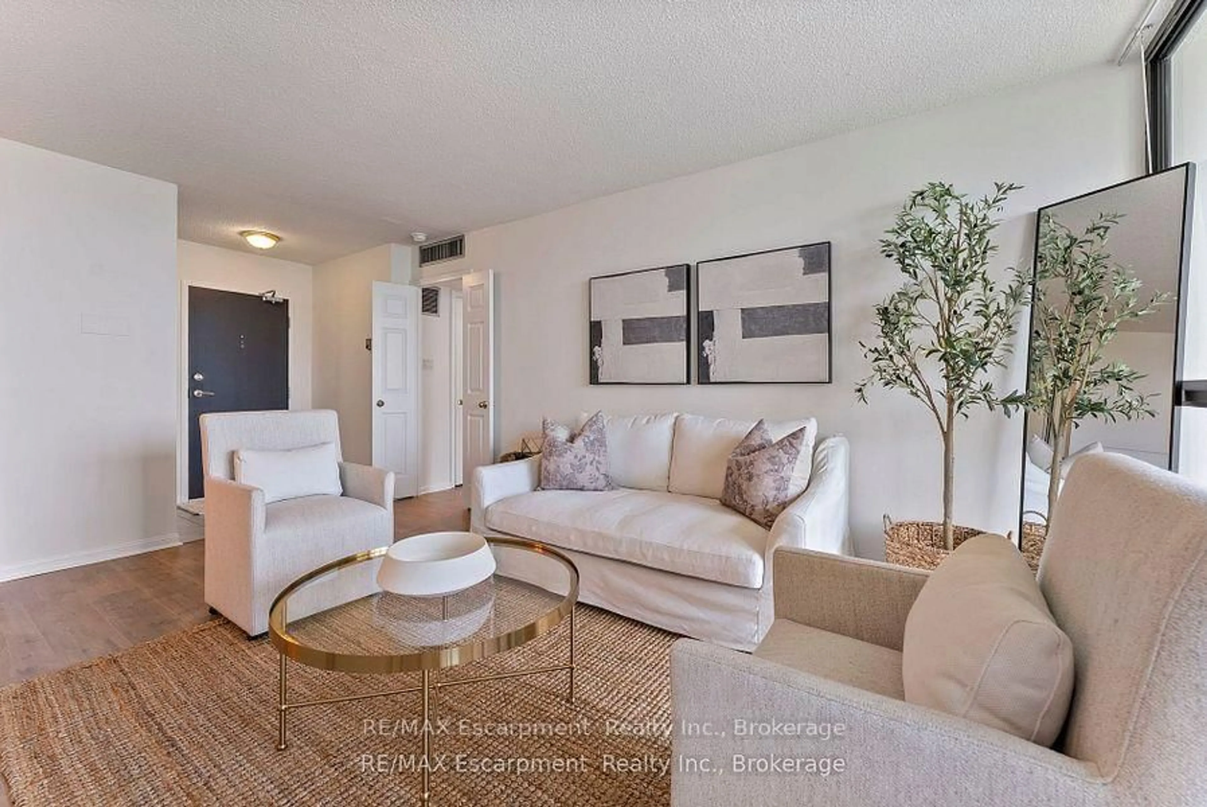 Living room with furniture, unknown for 1230 Marlborough Crt #602, Oakville Ontario L6H 3K6