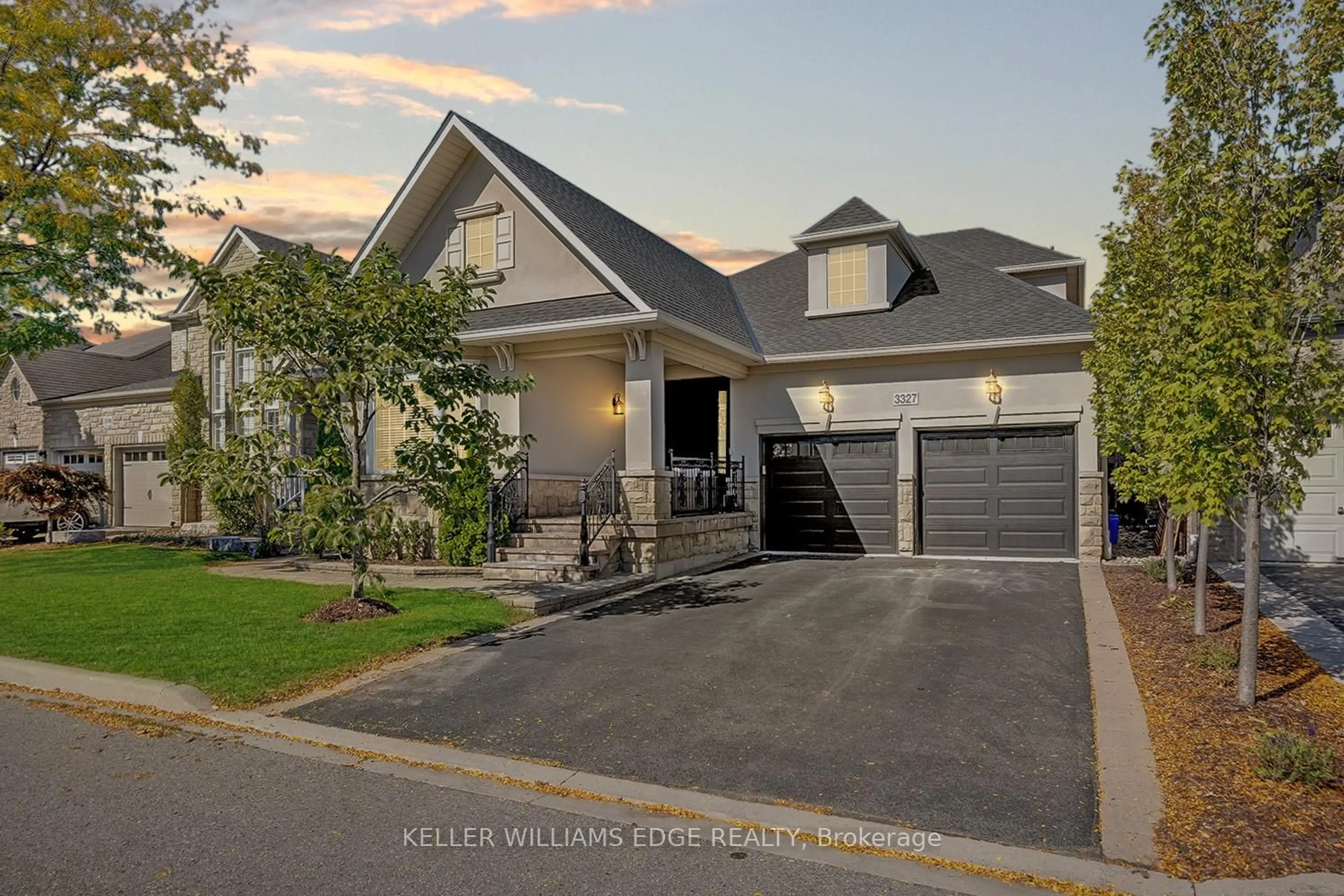 Home with vinyl exterior material, street for 3327 Skipton Lane, Oakville Ontario L6M 0K3