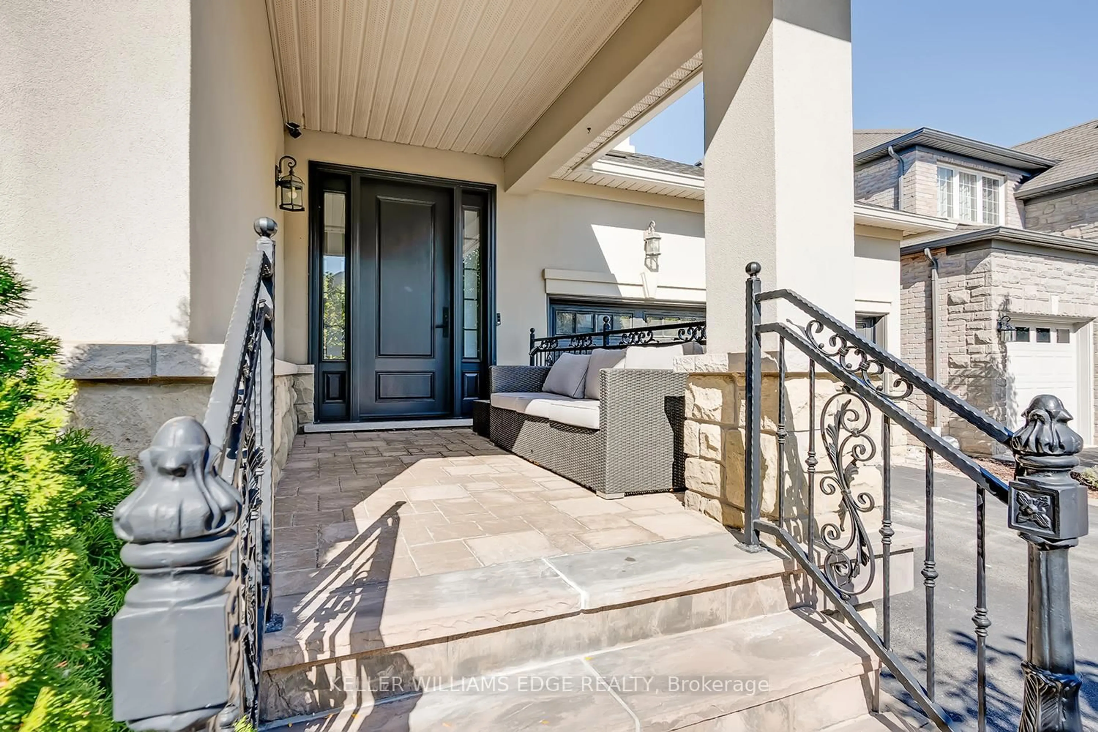 Indoor entryway for 3327 Skipton Lane, Oakville Ontario L6M 0K3