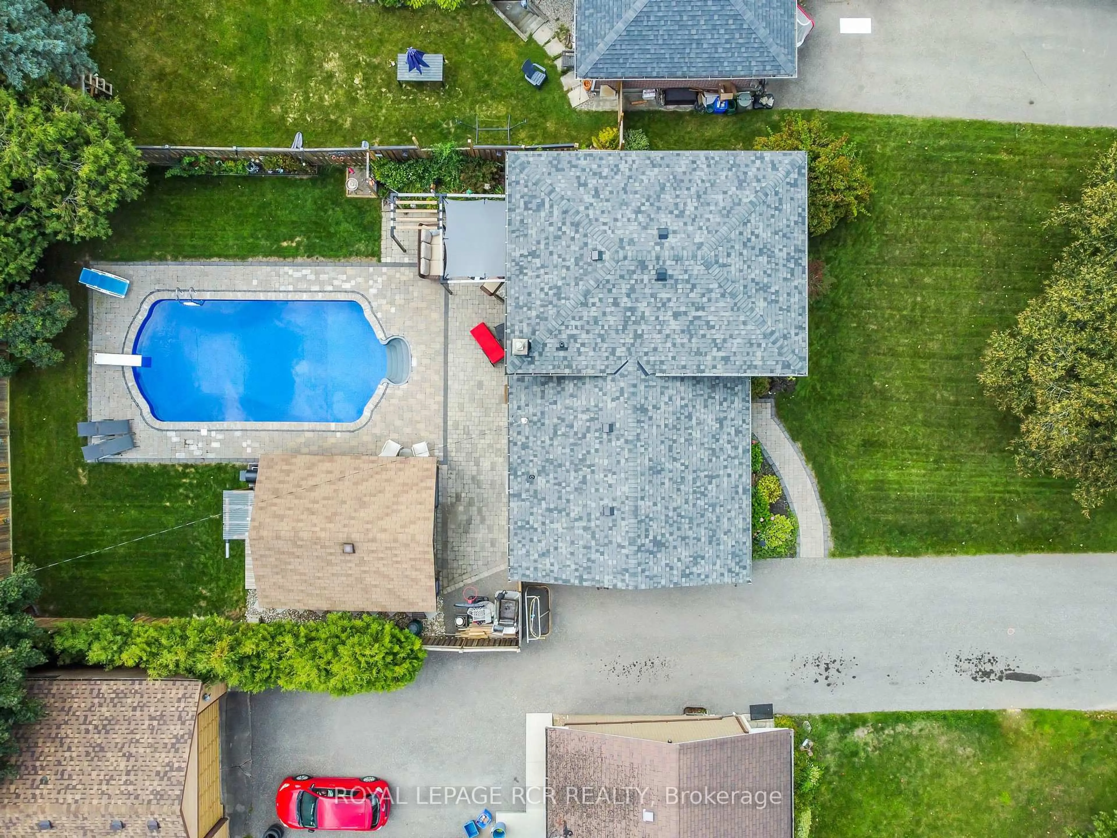 A pic from outside/outdoor area/front of a property/back of a property/a pic from drone, street for 18 Westdale Ave, Orangeville Ontario L9W 1B7