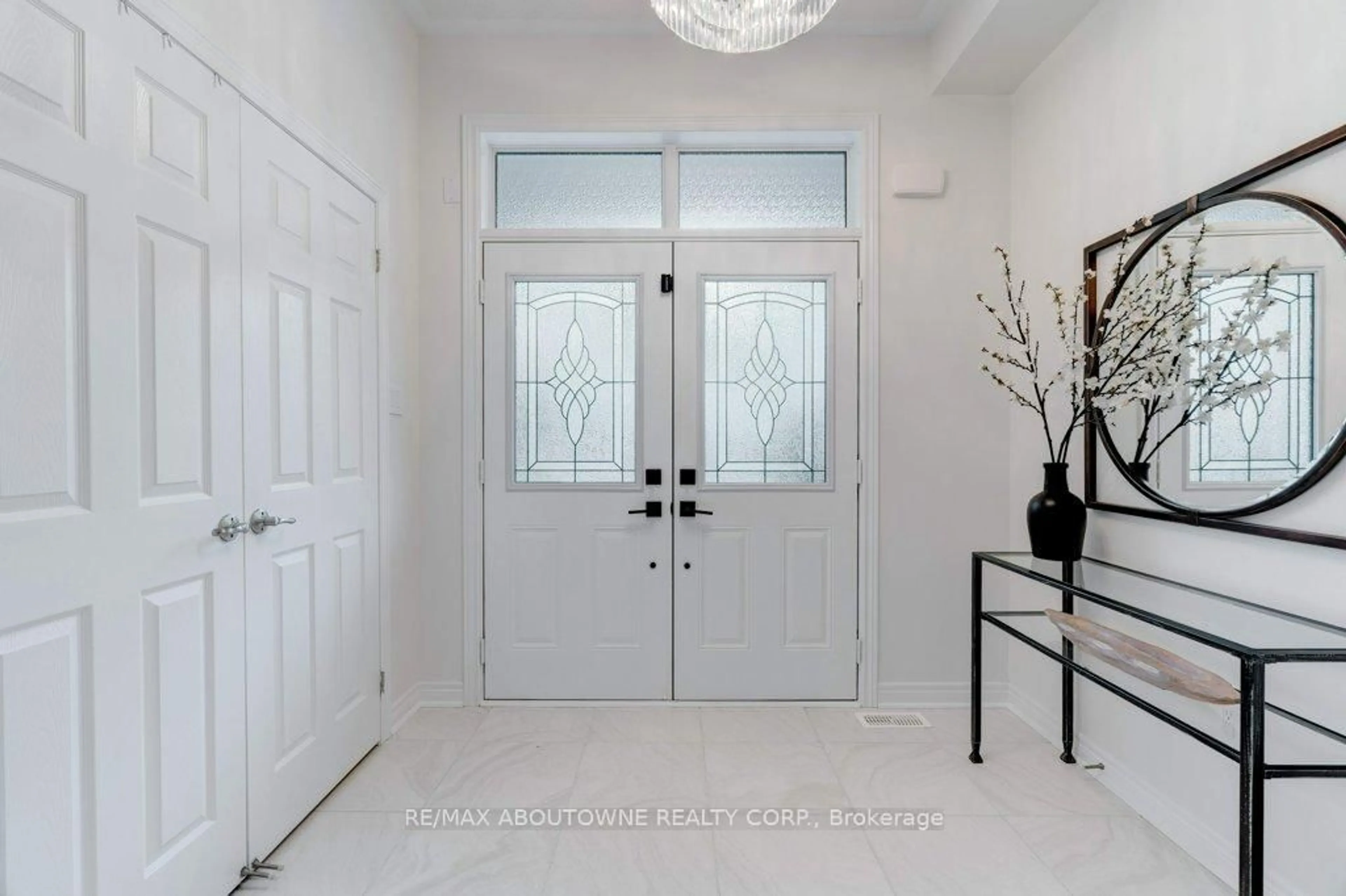 Indoor entryway for 231 Sarah Cline Dr, Oakville Ontario L6M 0V3