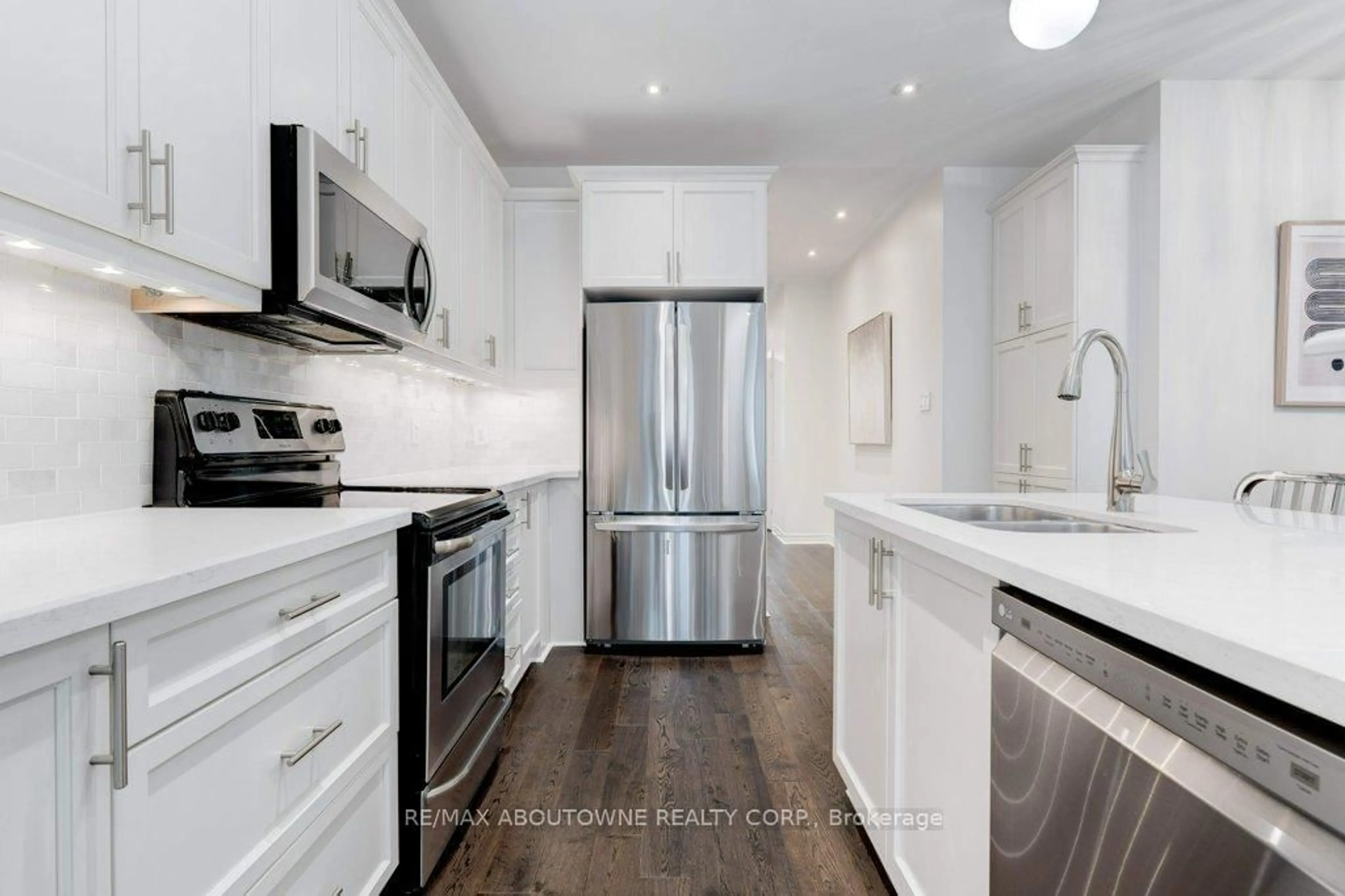 Open concept kitchen, unknown for 231 Sarah Cline Dr, Oakville Ontario L6M 0V3