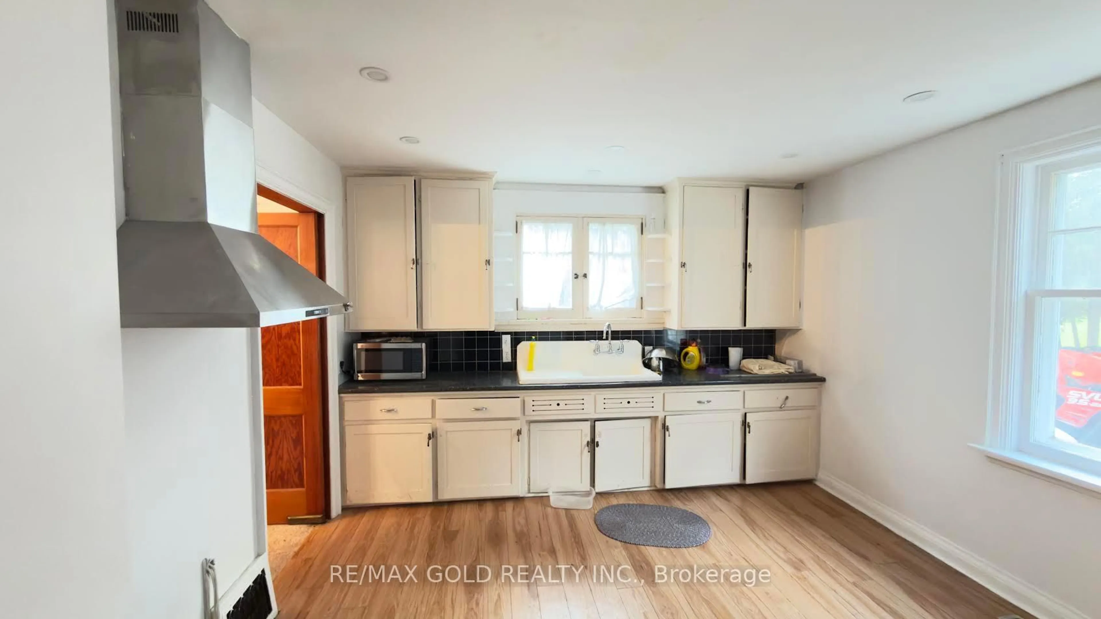 Standard kitchen, unknown for 8790 Trafalgar Rd, Halton Hills Ontario L7G 4S5