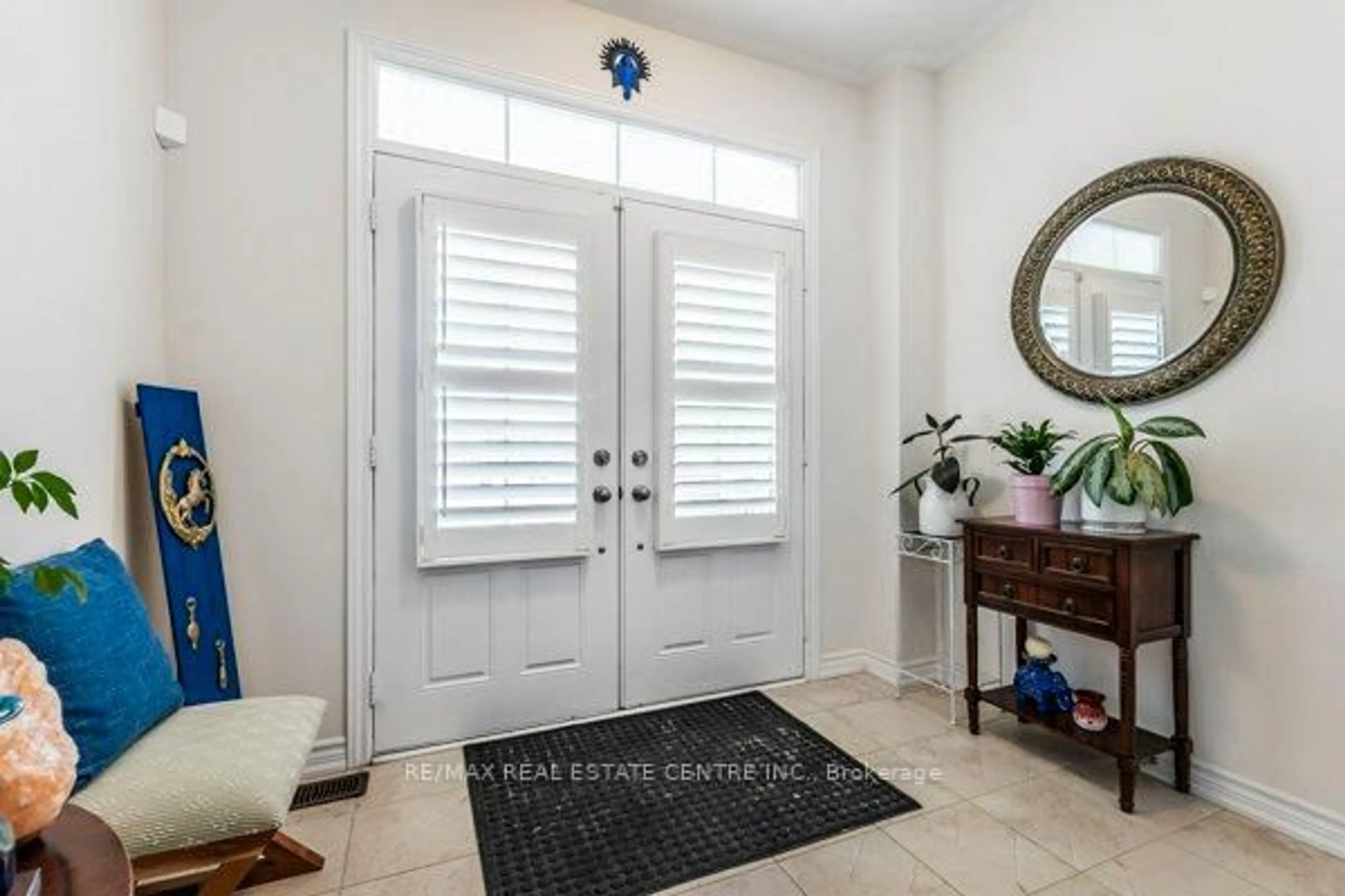 Indoor entryway for 50 Royal Fern Cres, Caledon Ontario L7C 4H1