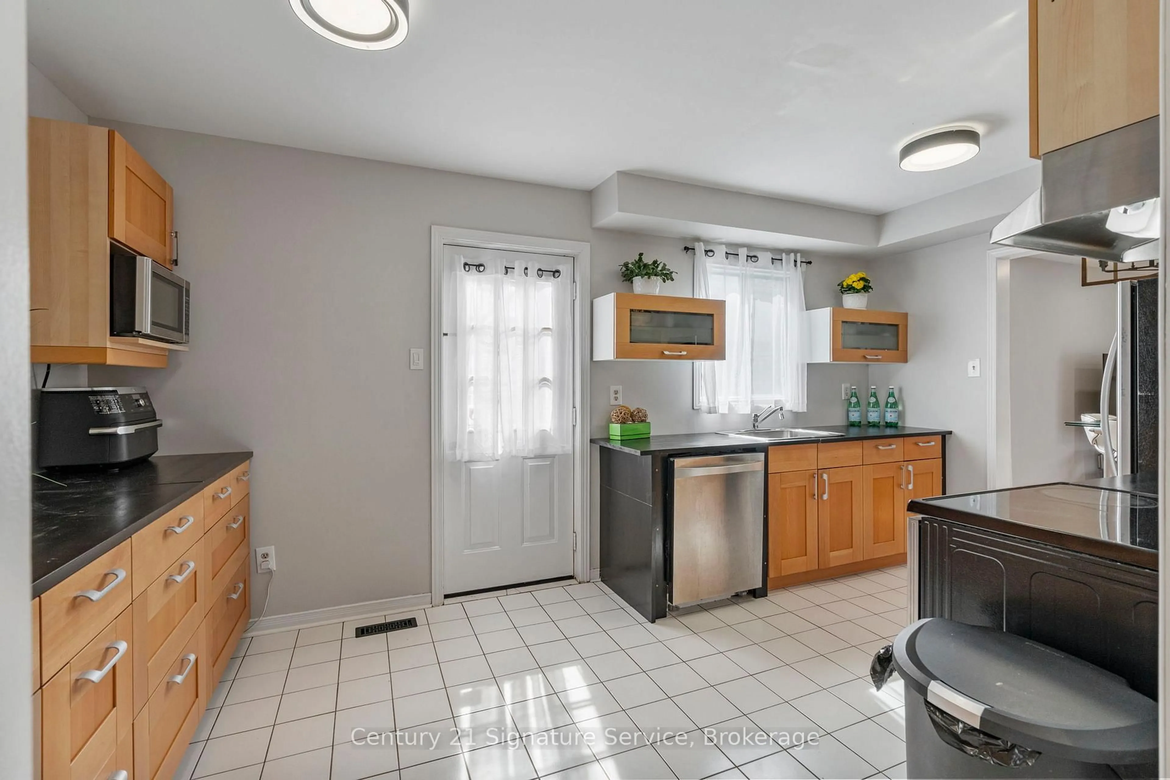 Unknown for 80 Dutch Cres, Brampton Ontario L6Y 3X1