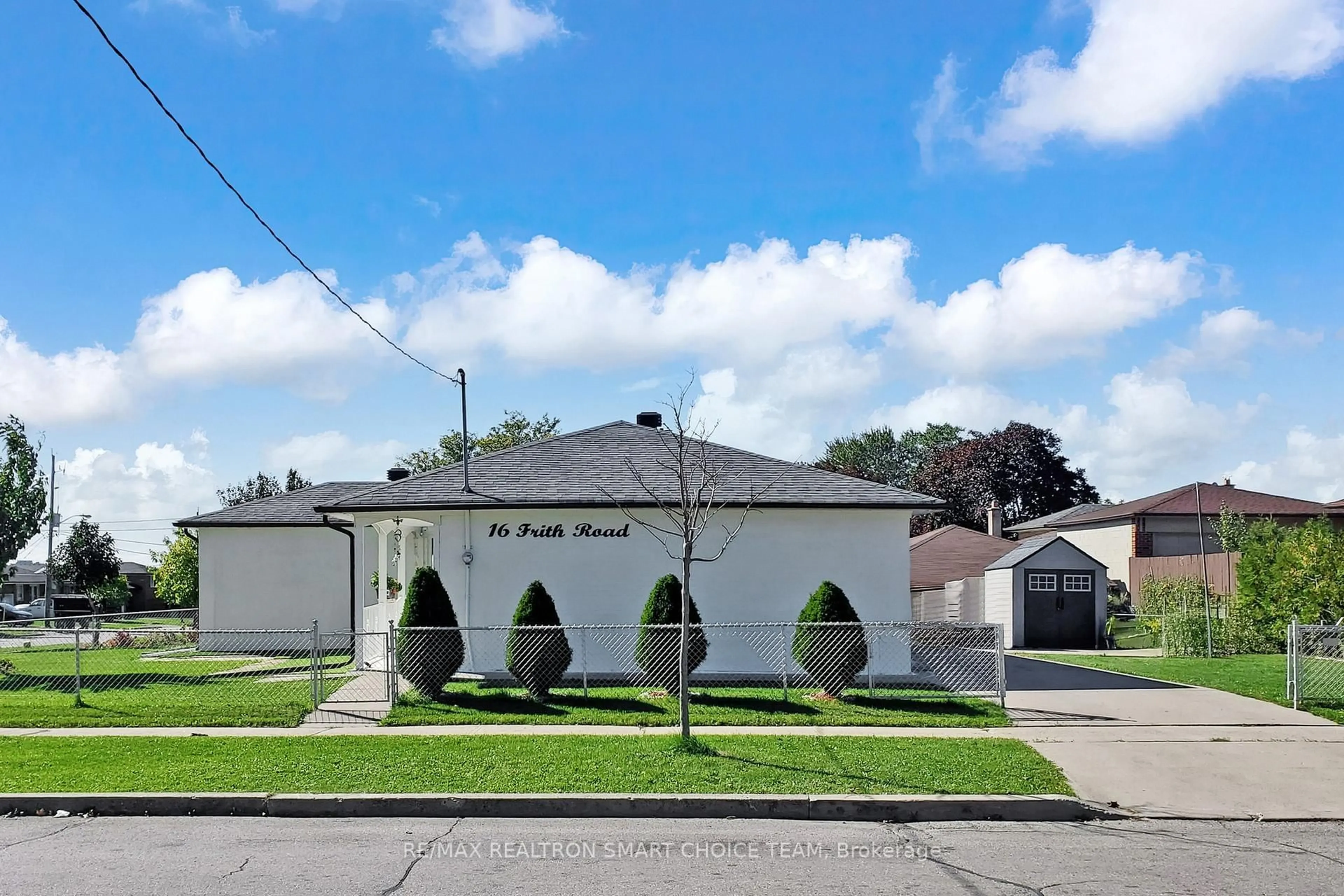 A pic from outside/outdoor area/front of a property/back of a property/a pic from drone, street for 16 Frith Rd, Toronto Ontario M3N 1G1