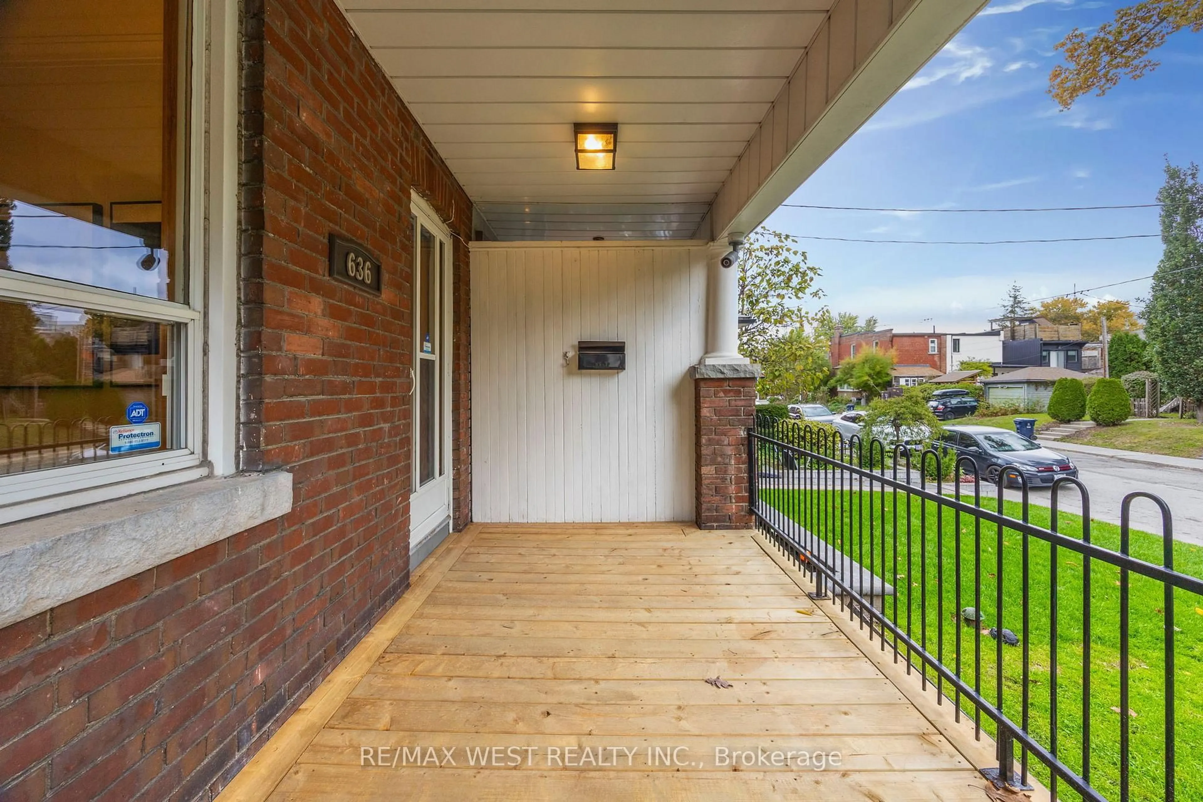 Unknown for 636 Beresford Ave, Toronto Ontario M6S 3C3