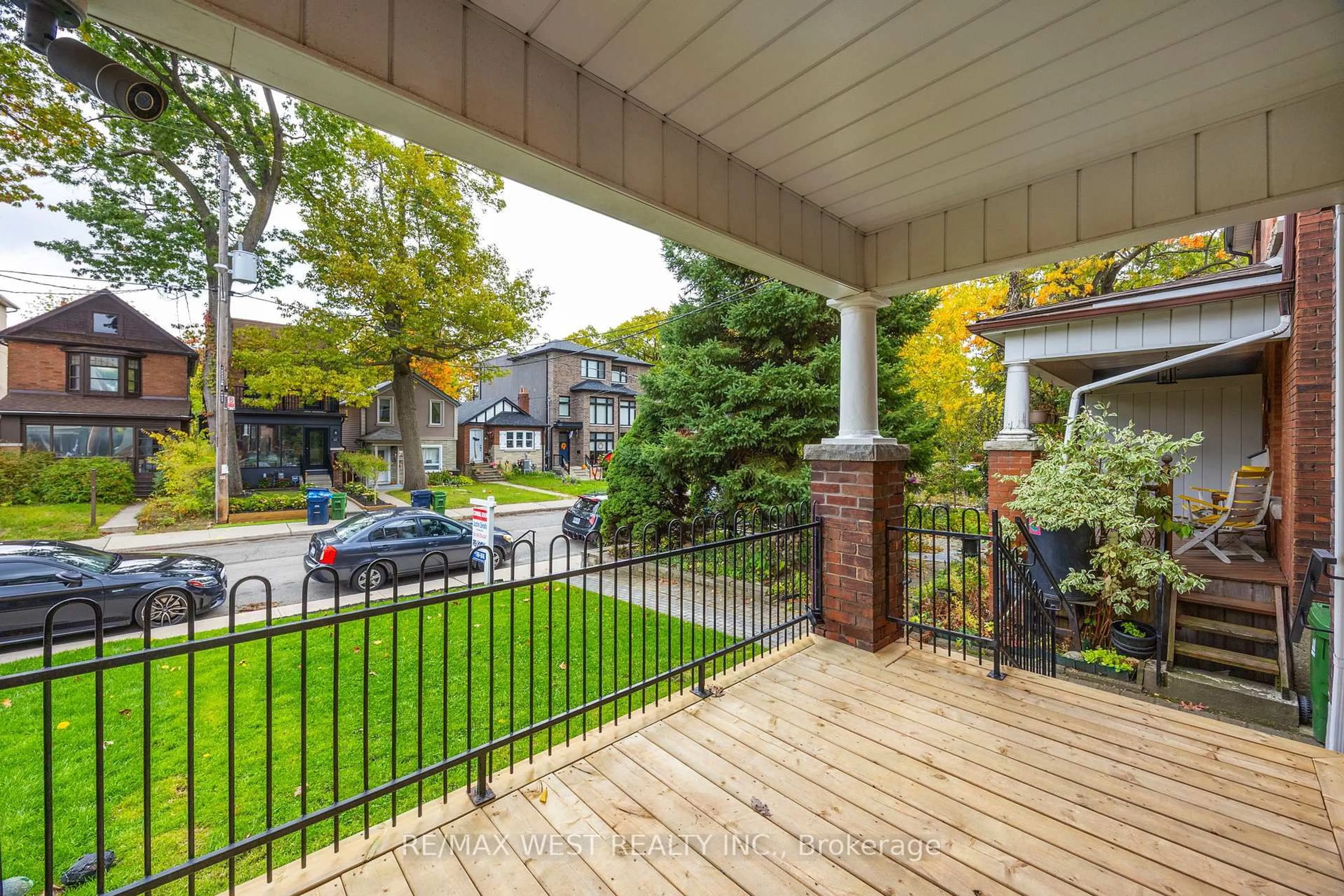 Patio, street for 636 Beresford Ave, Toronto Ontario M6S 3C3
