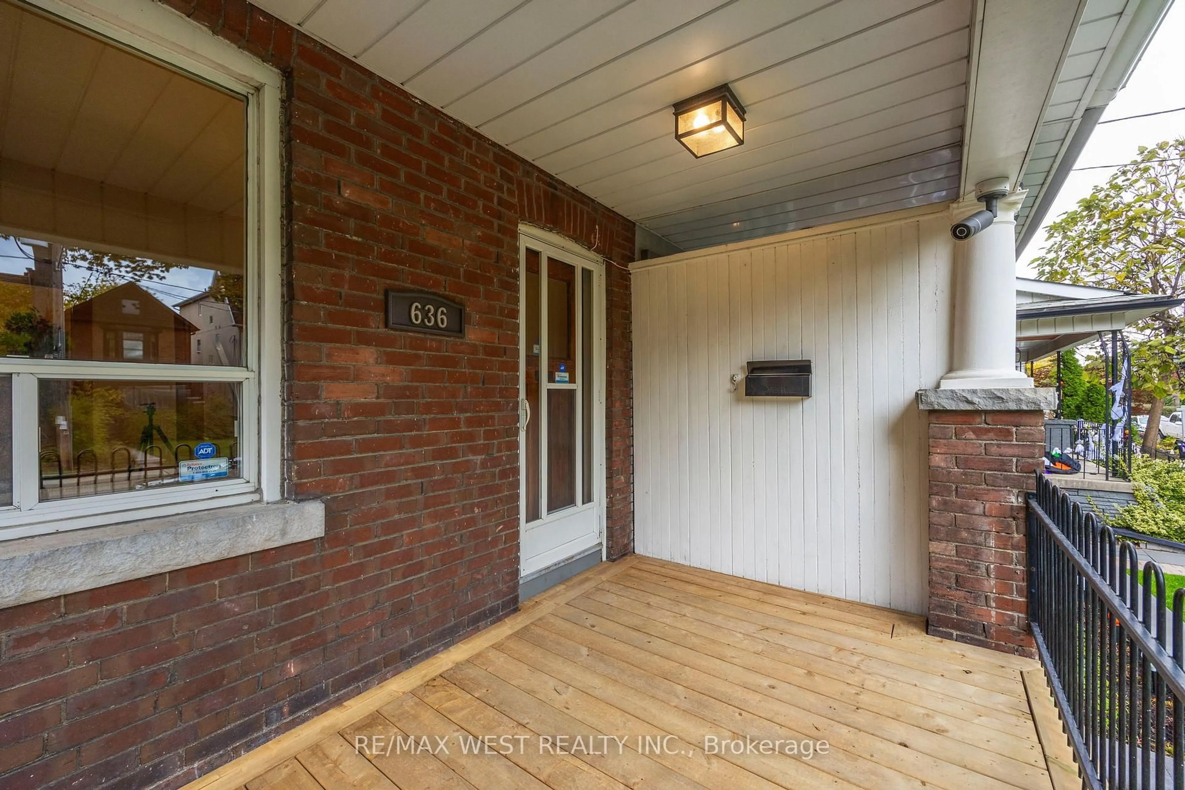 Indoor entryway for 636 Beresford Ave, Toronto Ontario M6S 3C3