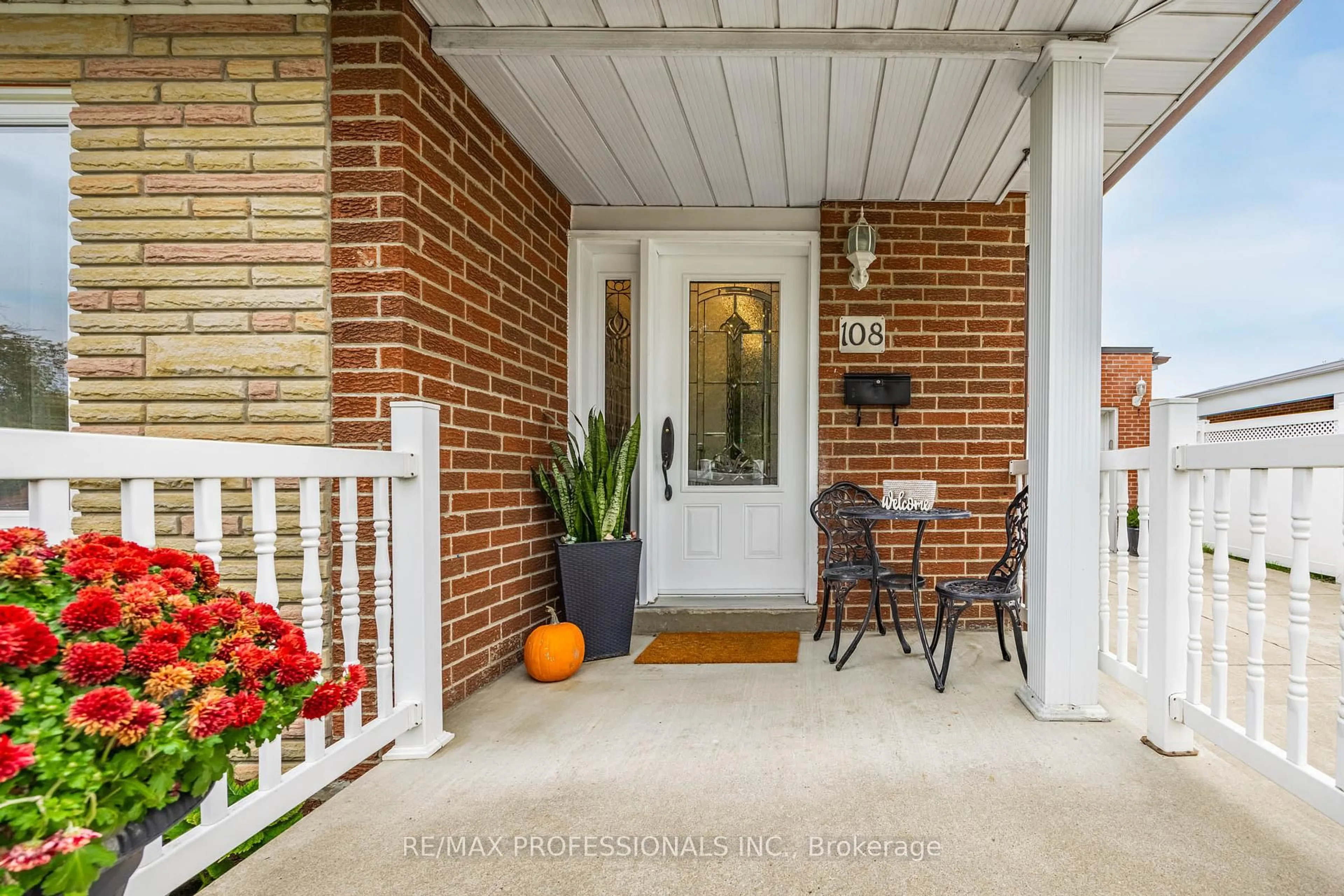 Indoor entryway for 108 Avening Dr, Toronto Ontario M9V 4E6