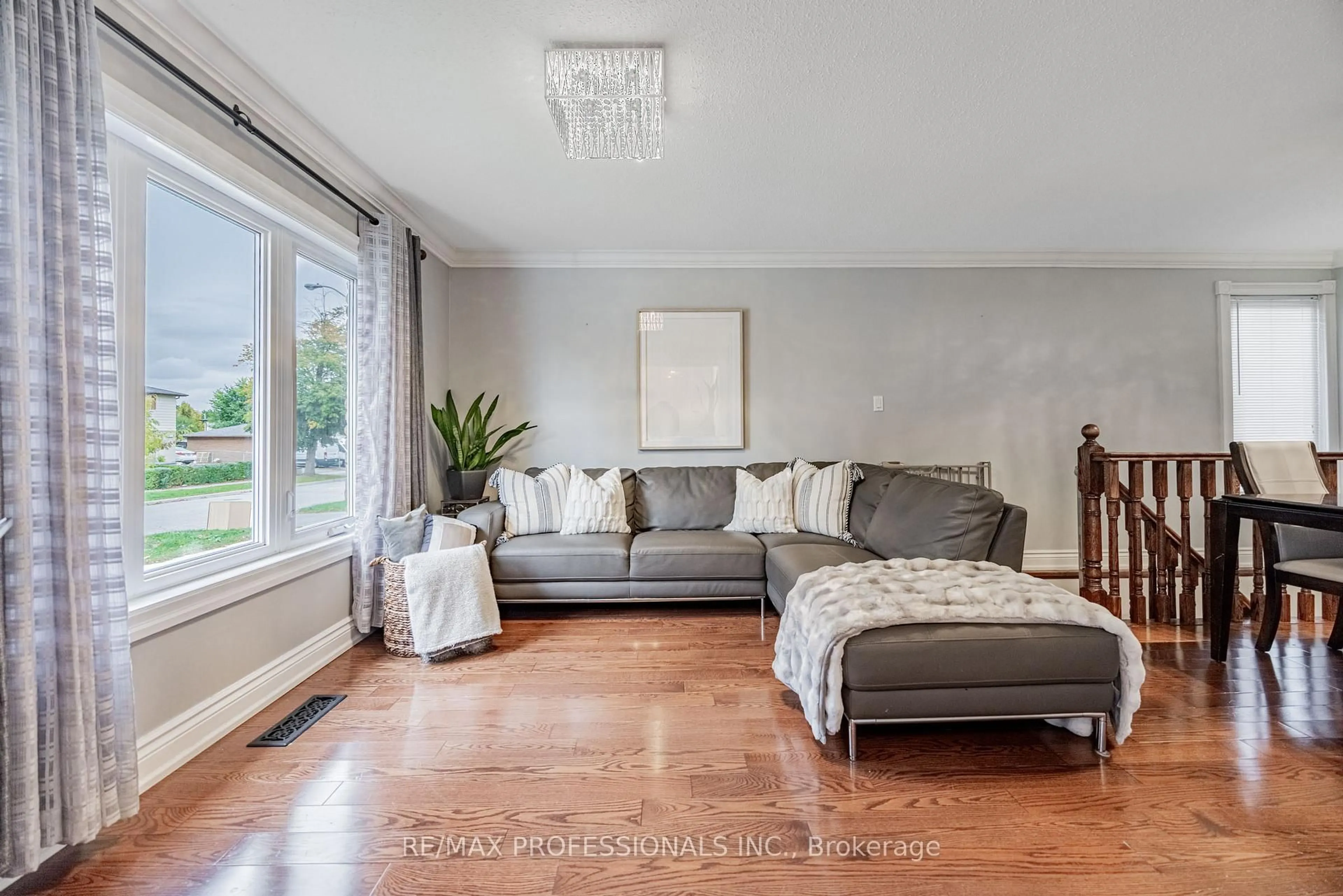 Living room with furniture, unknown for 108 Avening Dr, Toronto Ontario M9V 4E6