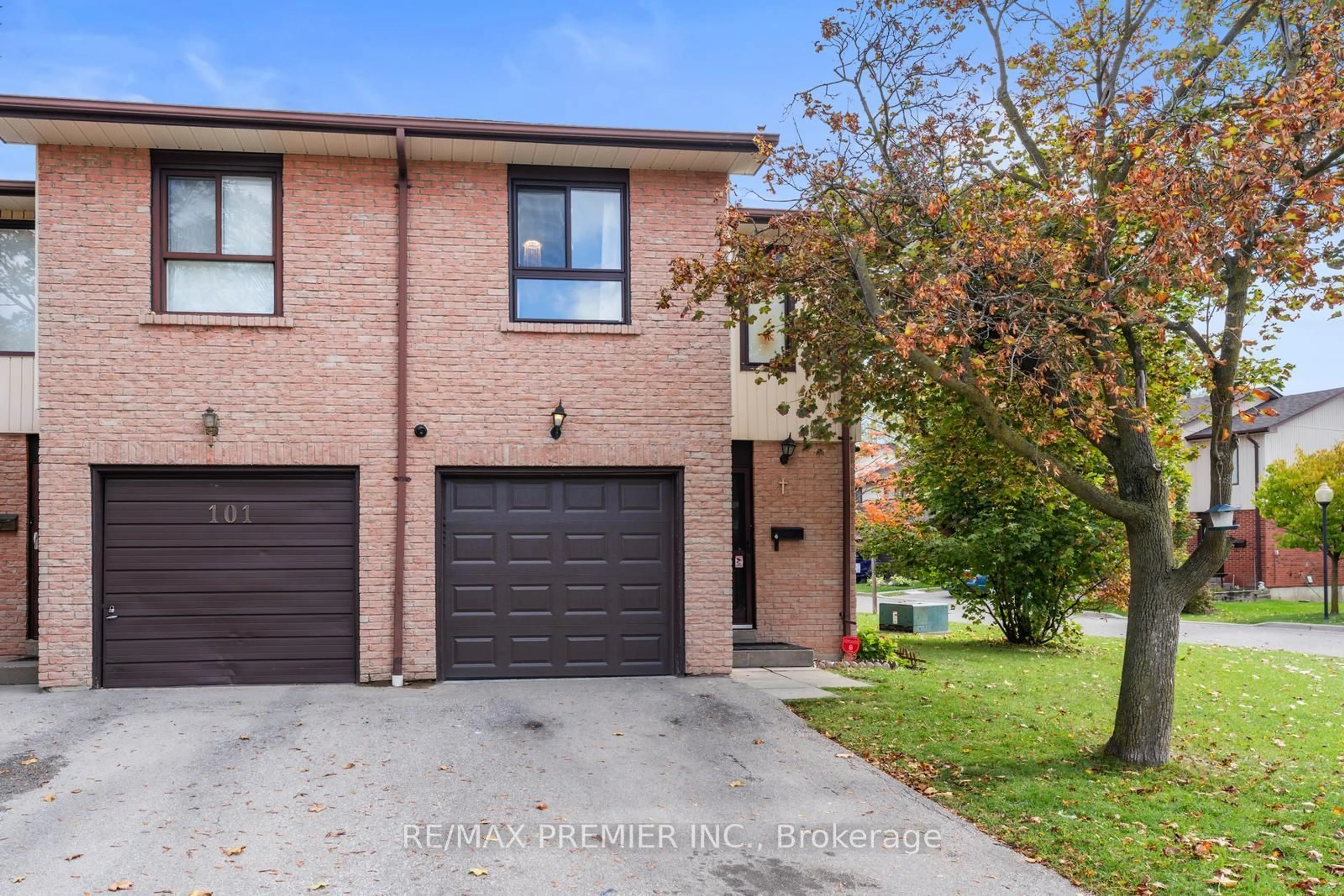Home with brick exterior material, street for 102 Dawson Cres, Brampton Ontario L6V 3M6