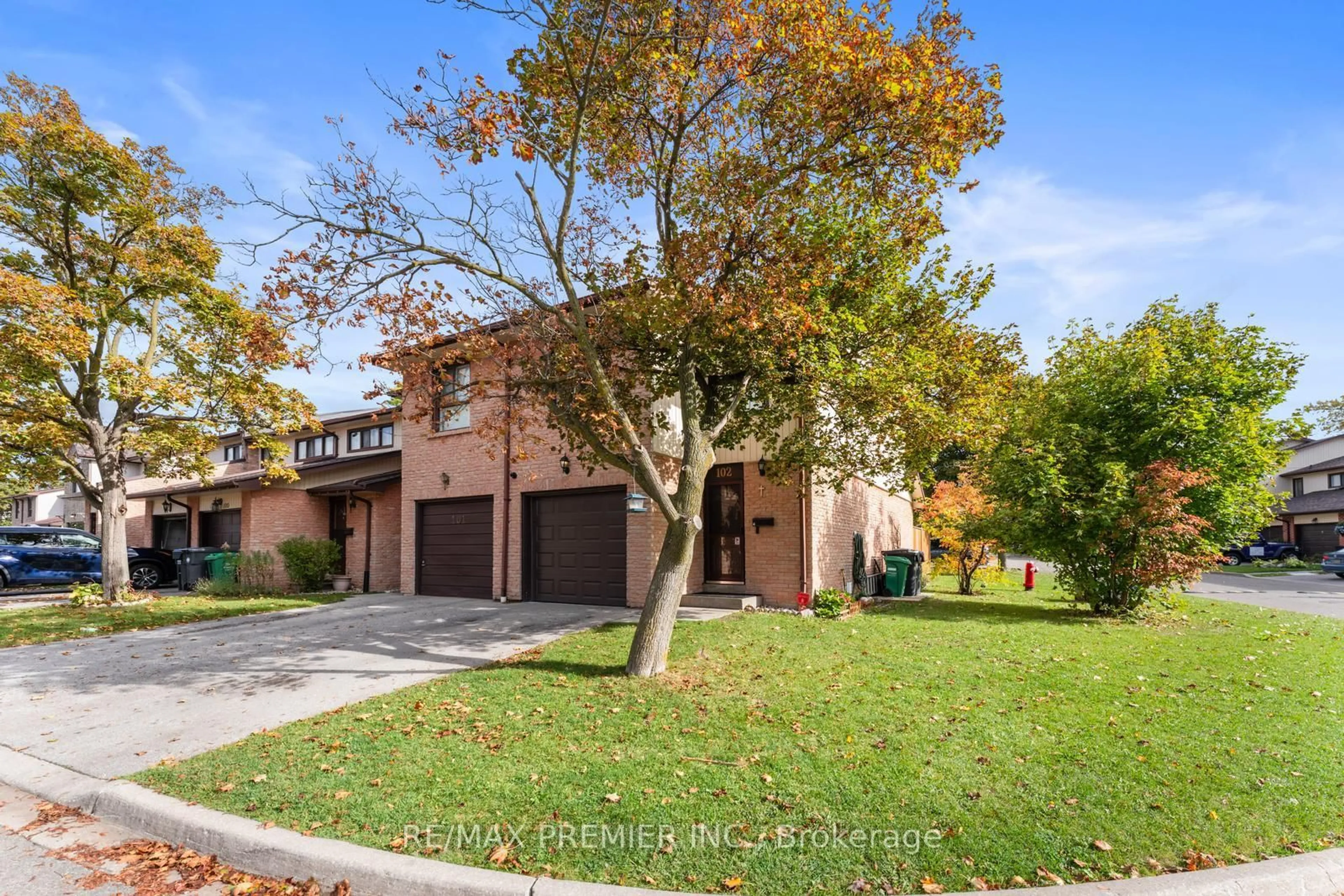 Home with brick exterior material, street for 102 Dawson Cres, Brampton Ontario L6V 3M6