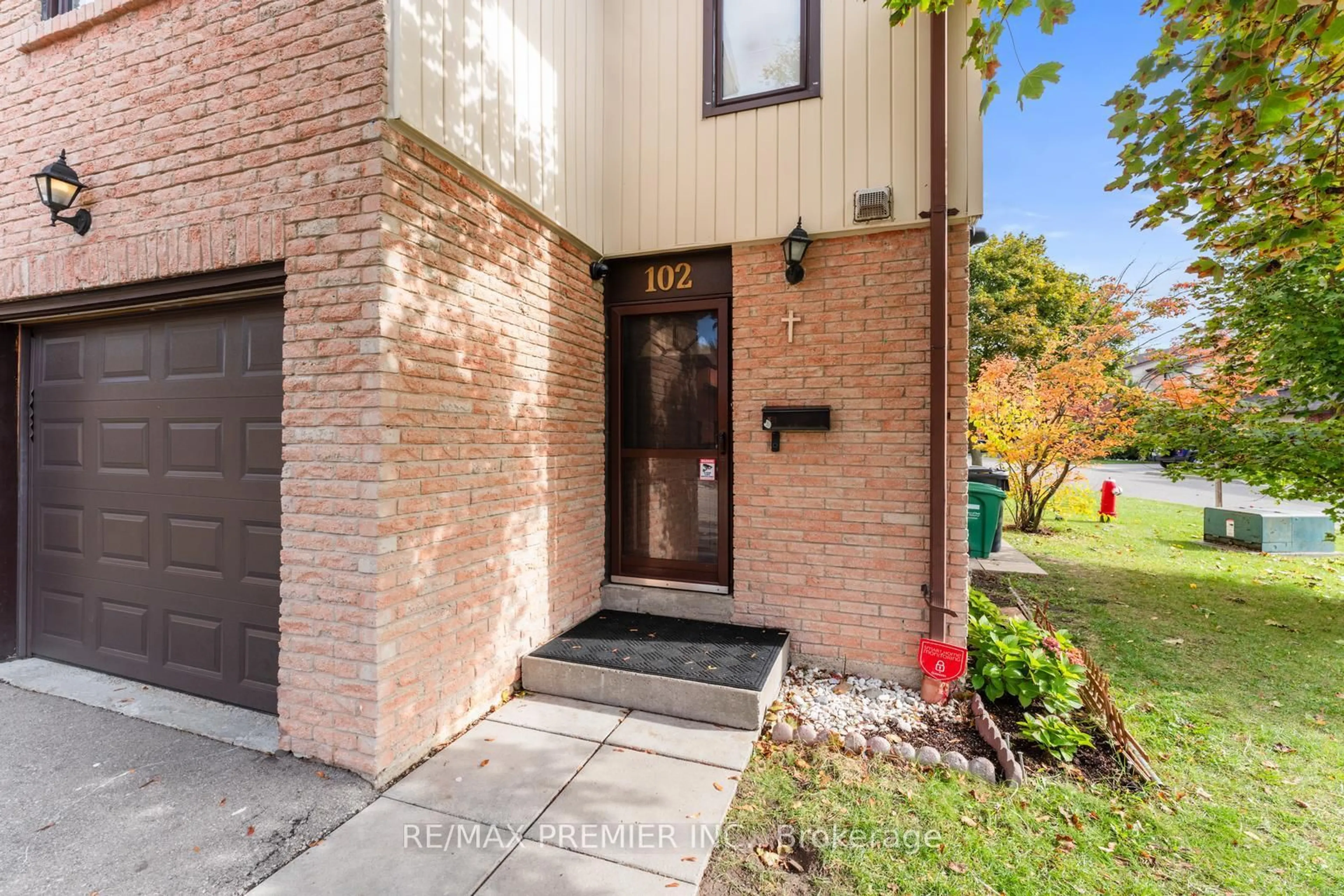 Home with brick exterior material, street for 102 Dawson Cres, Brampton Ontario L6V 3M6