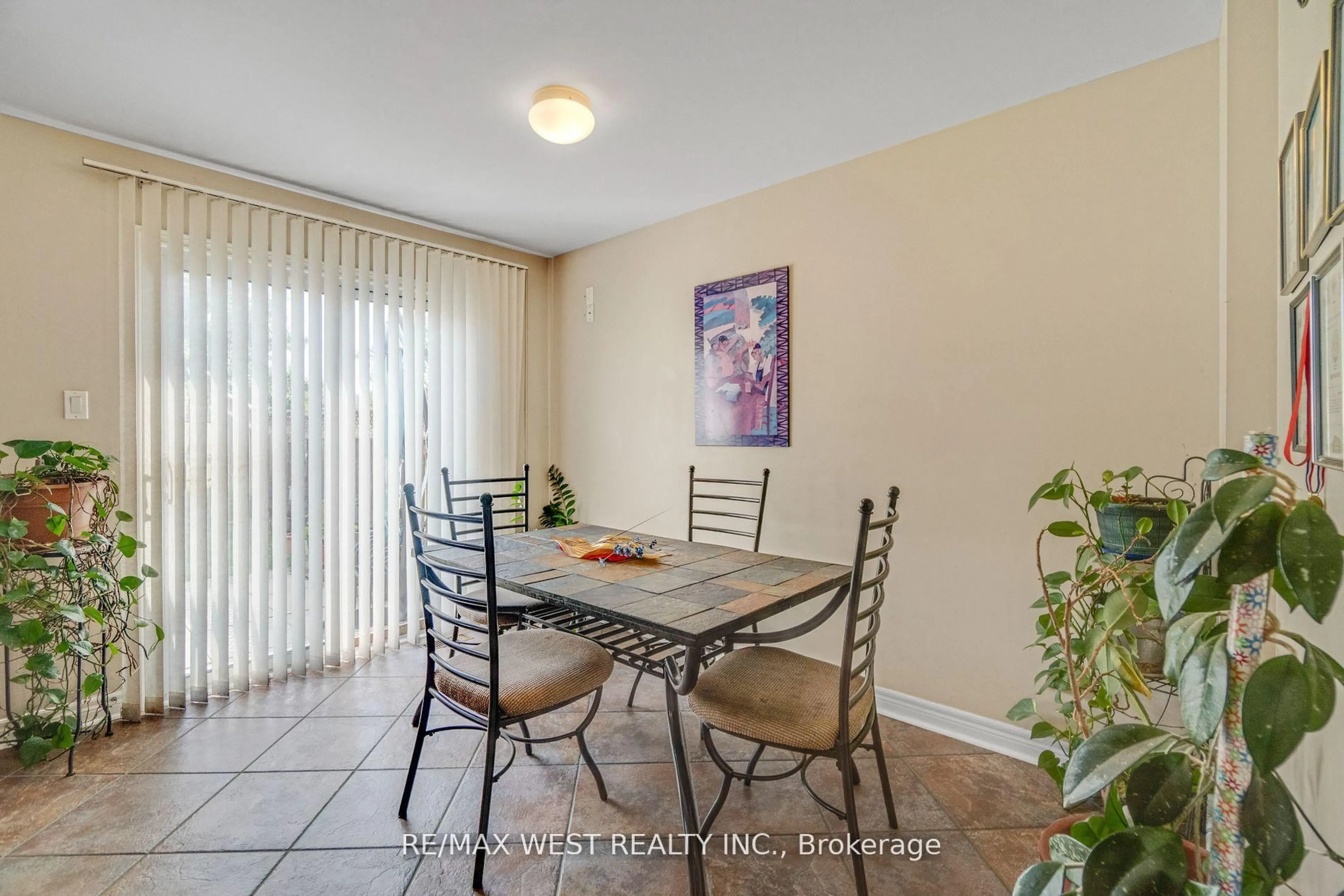 Dining room, unknown for 35 Rotunda St, Brampton Ontario L6X 5E5
