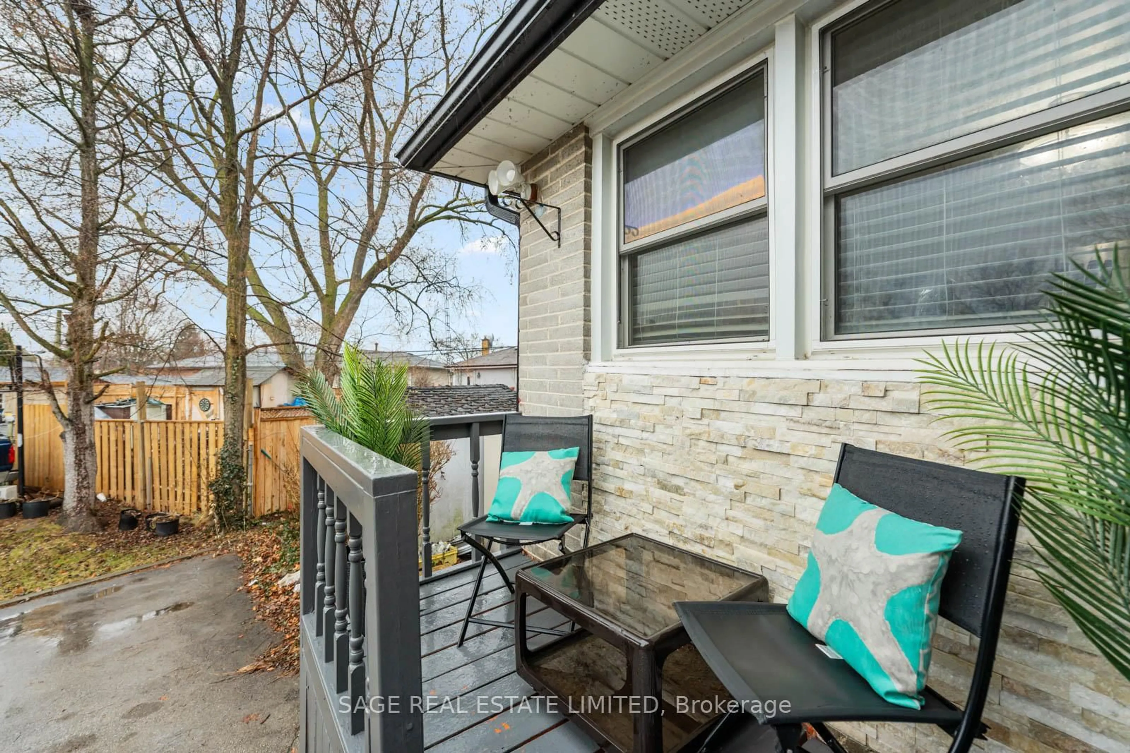 Patio, street for 45 Dashwood Cres, Toronto Ontario M9V 2N9