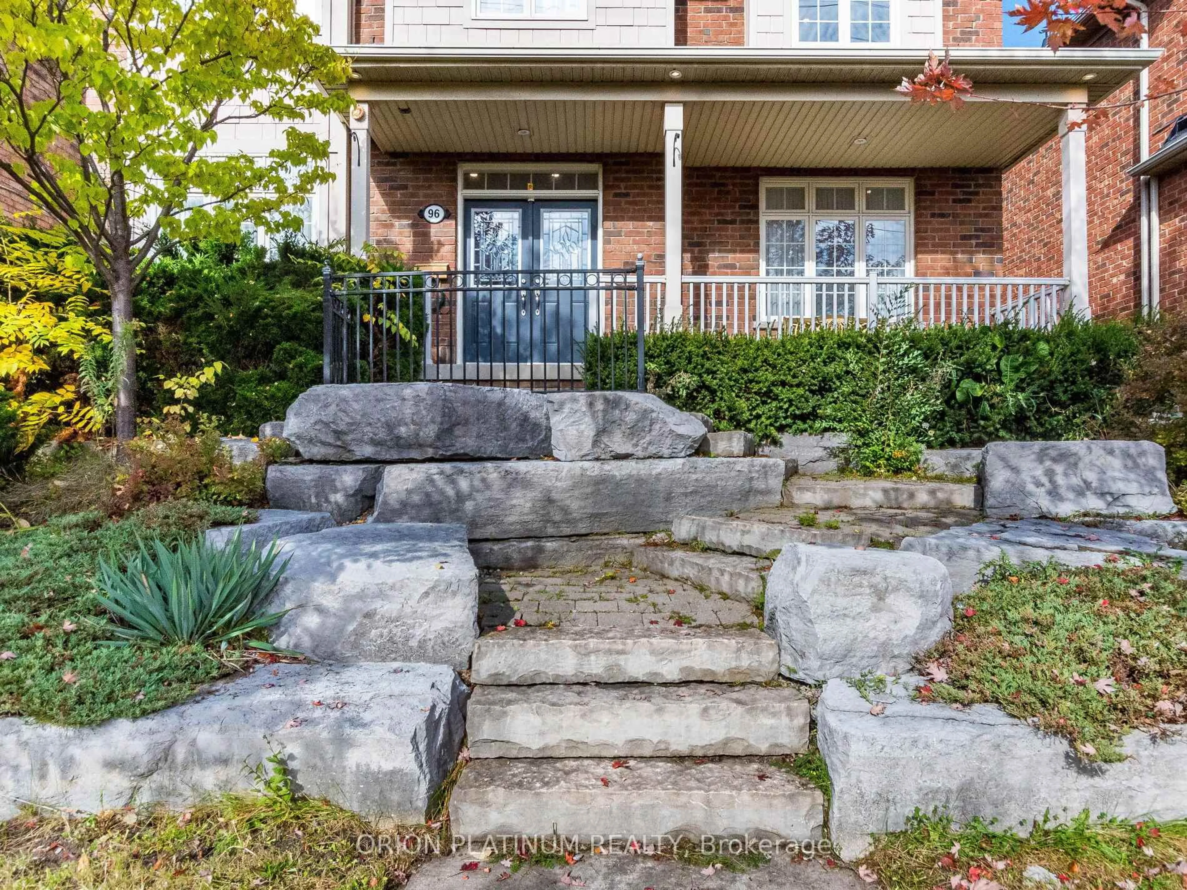Stairs for 96 Thomas St, Mississauga Ontario L5M 1Y8