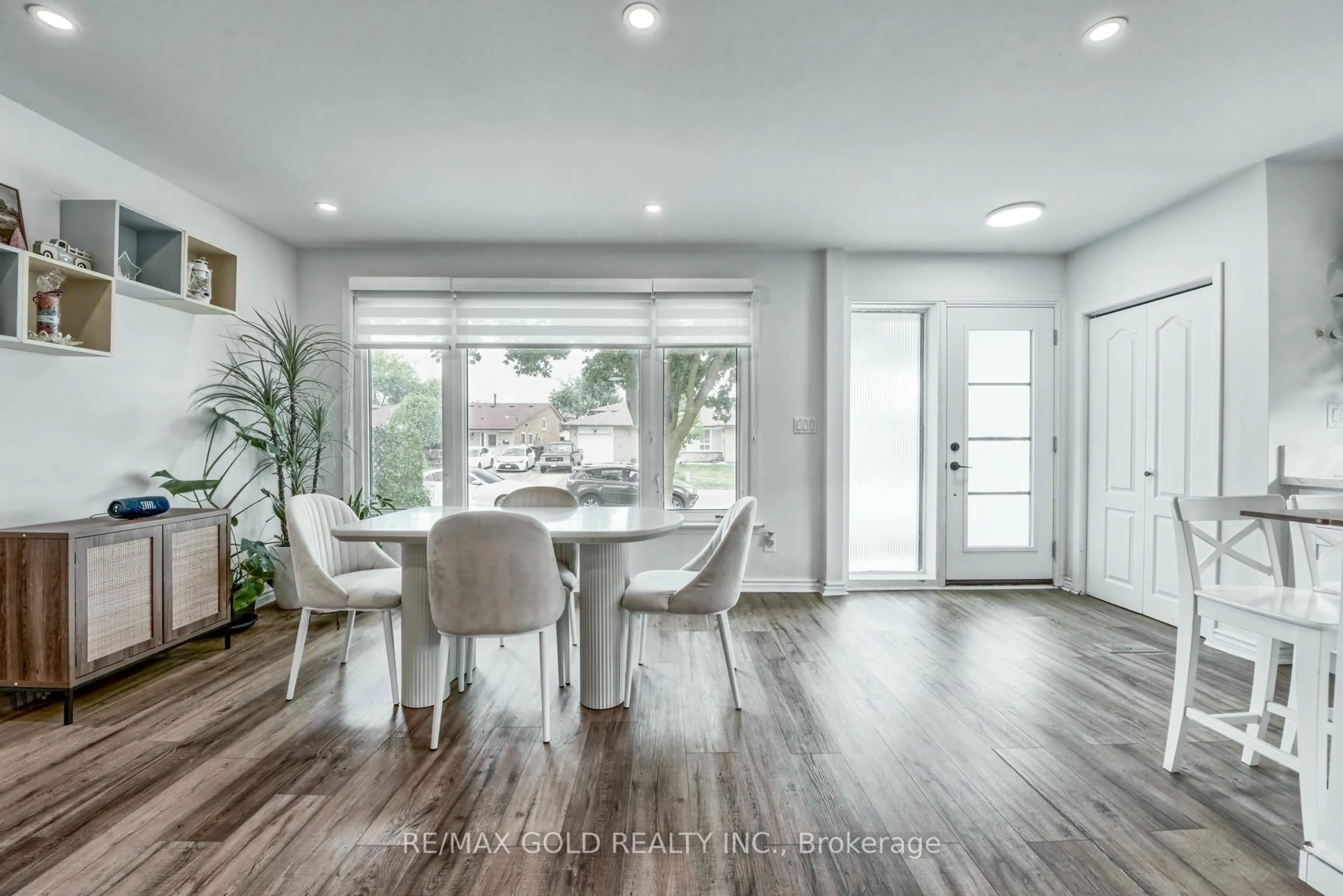 Dining room, wood/laminate floor for 70 Wilton Dr, Brampton Ontario L6W 3A1