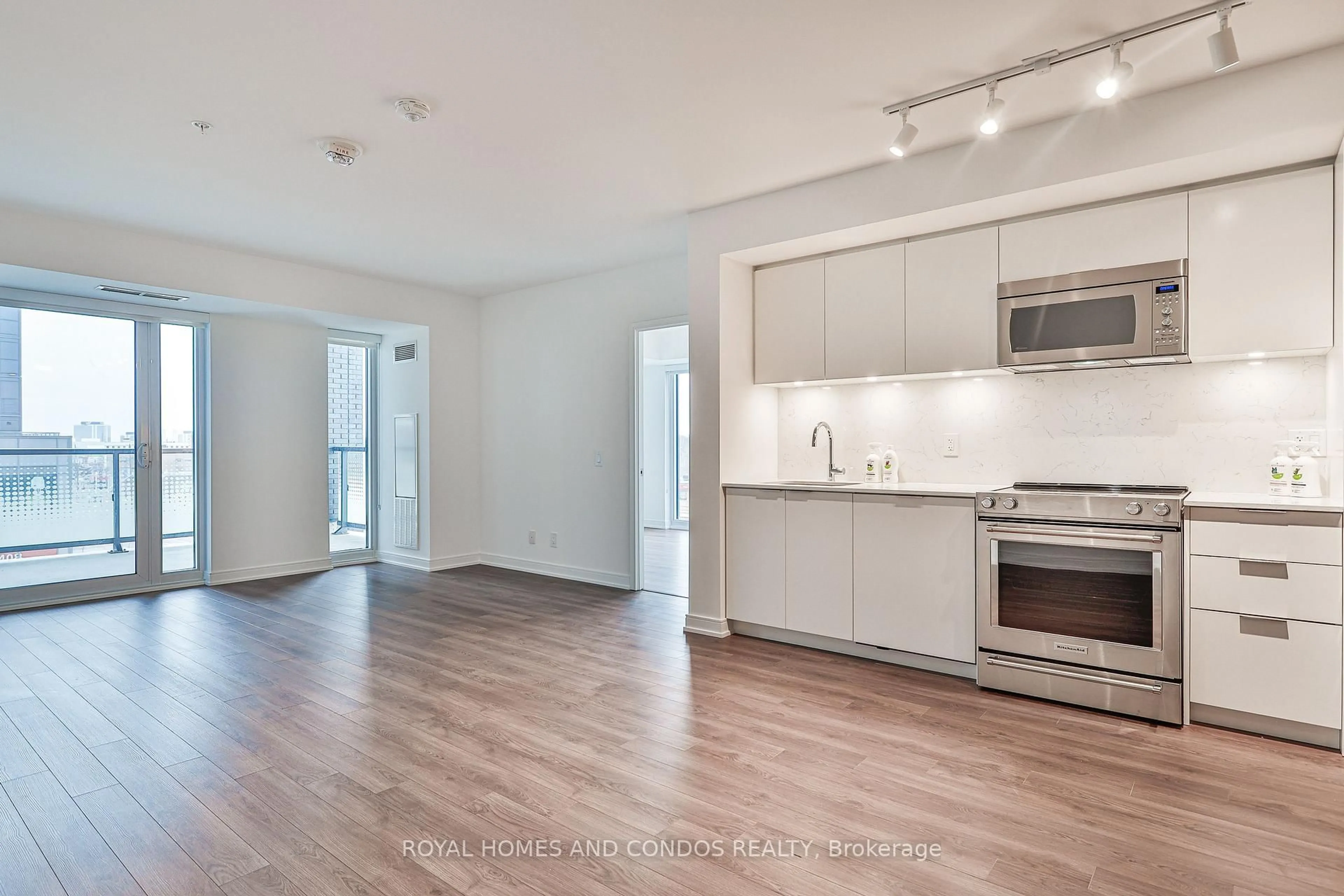 Open concept kitchen, unknown for 30 Samuel Wood Way #402, Toronto Ontario M9B 0C9