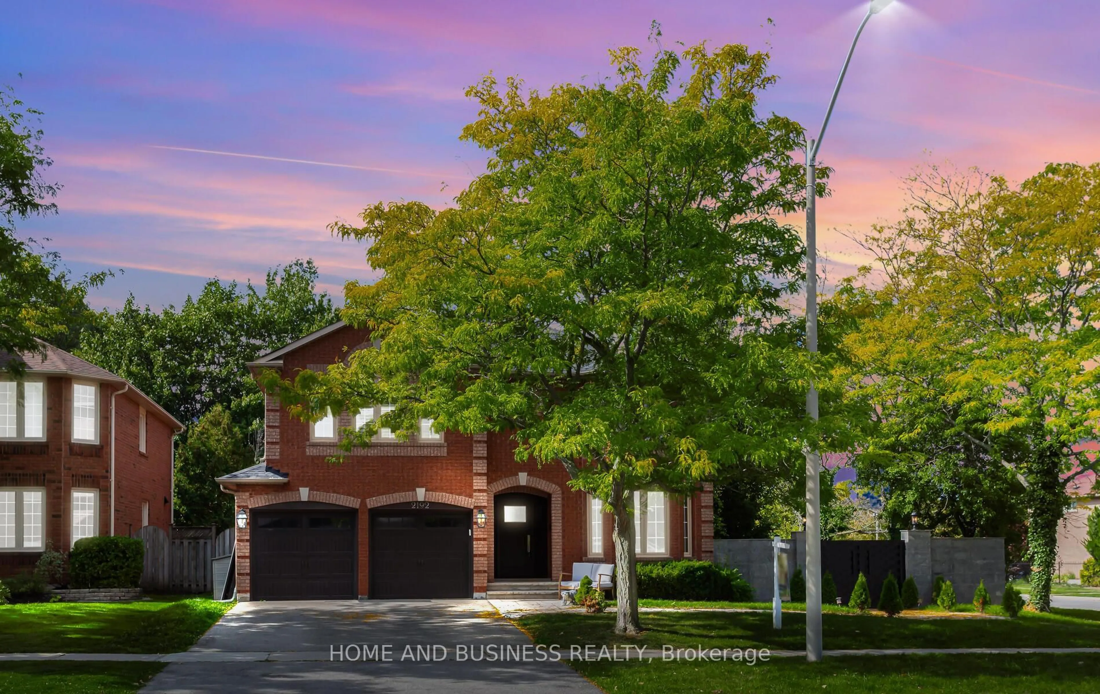 Home with brick exterior material, street for 2192 Oakmead Blvd, Oakville Ontario L6H 6B4