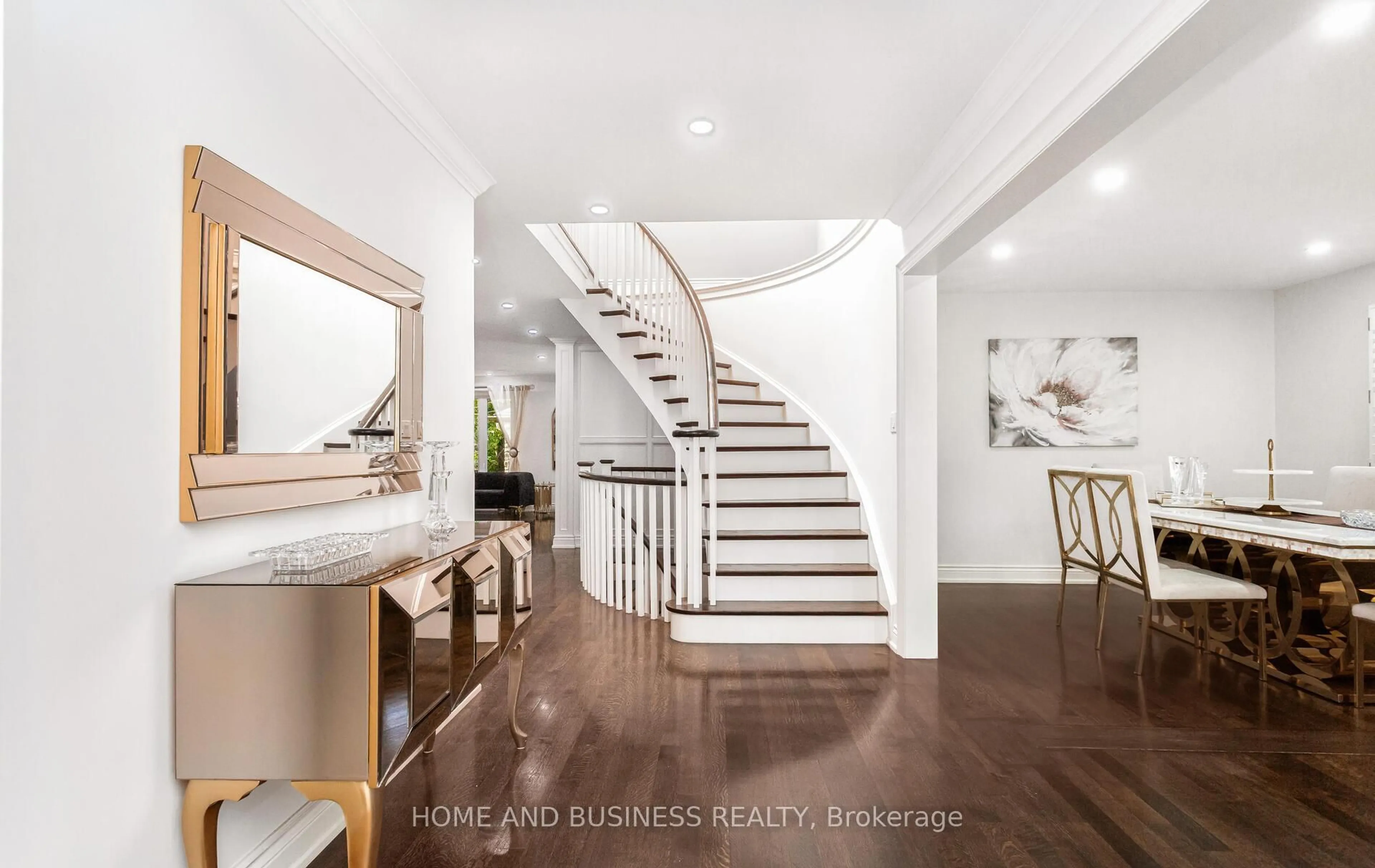 Indoor entryway for 2192 Oakmead Blvd, Oakville Ontario L6H 6B4