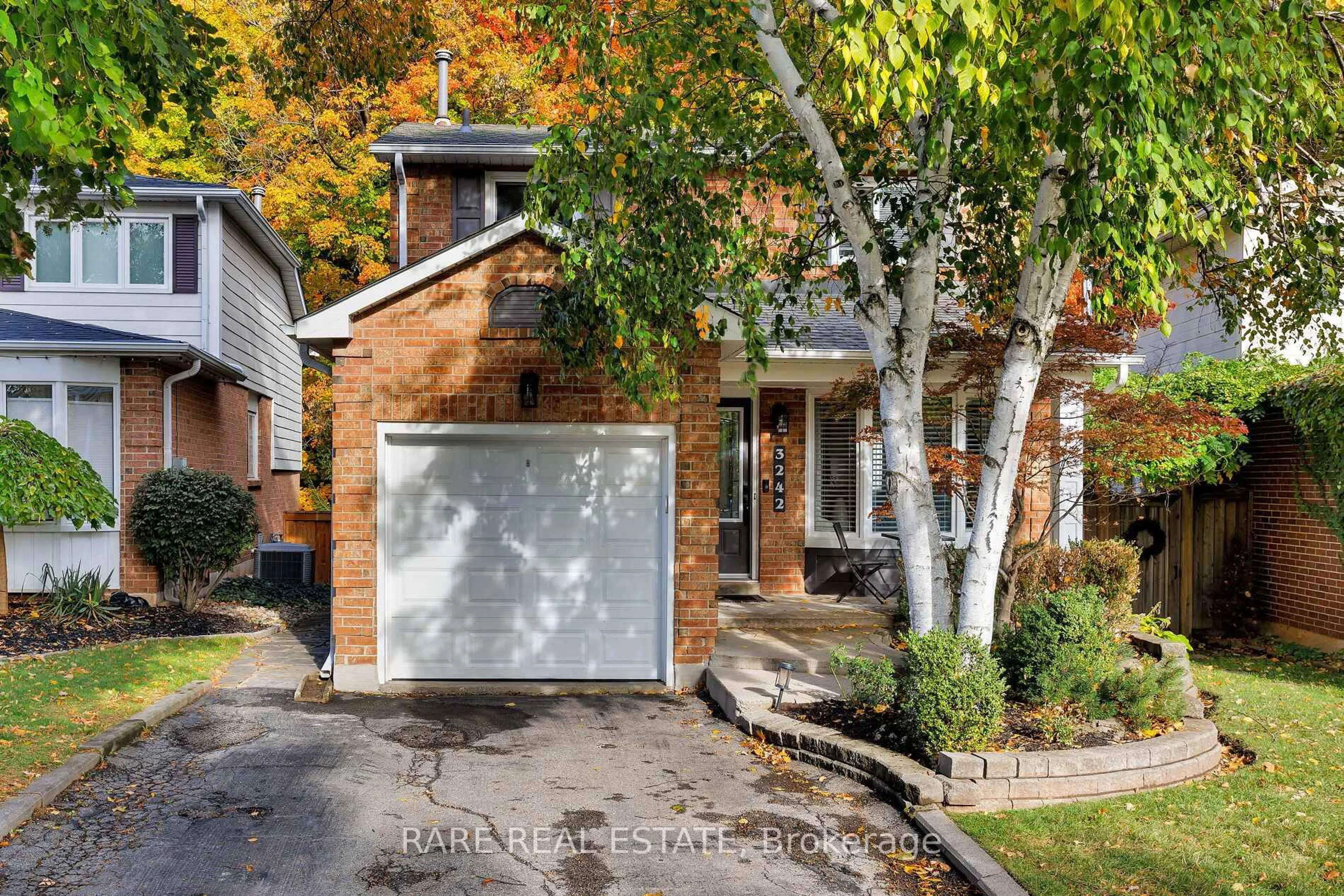 Home with brick exterior material, street for 3242 GREENBOUGH Cres, Burlington Ontario L7M 3A6
