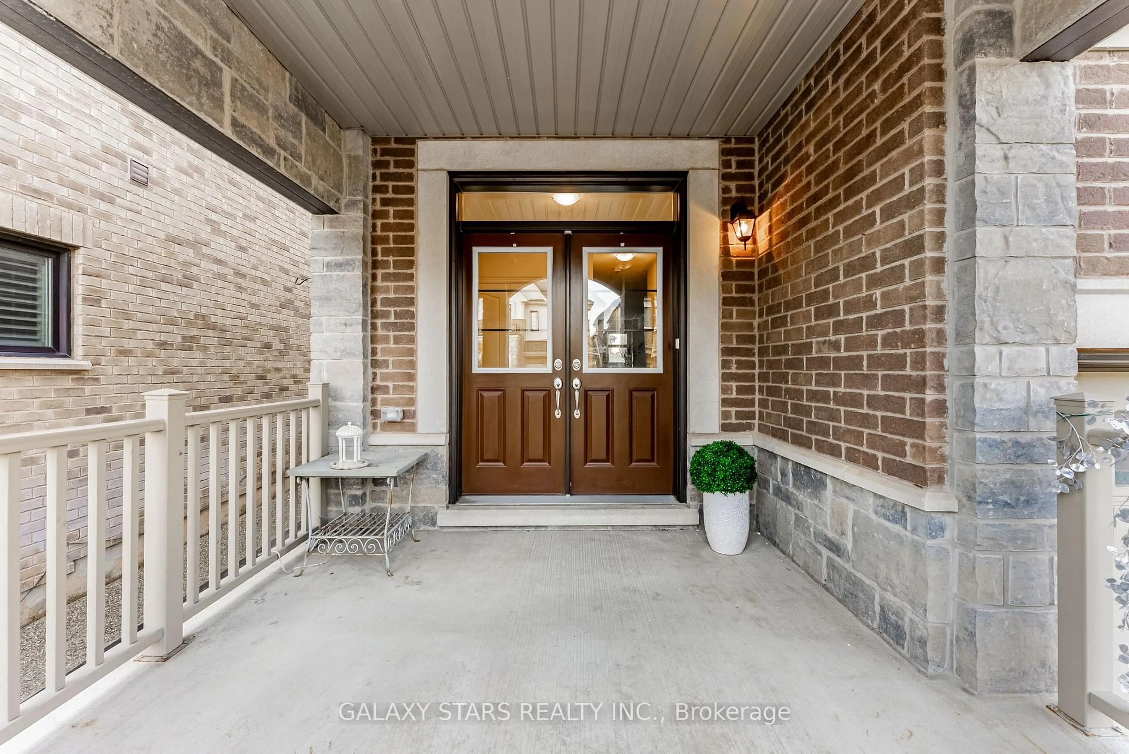Indoor entryway for 1226 Mcphedran Pt, Milton Ontario L9E 1J8