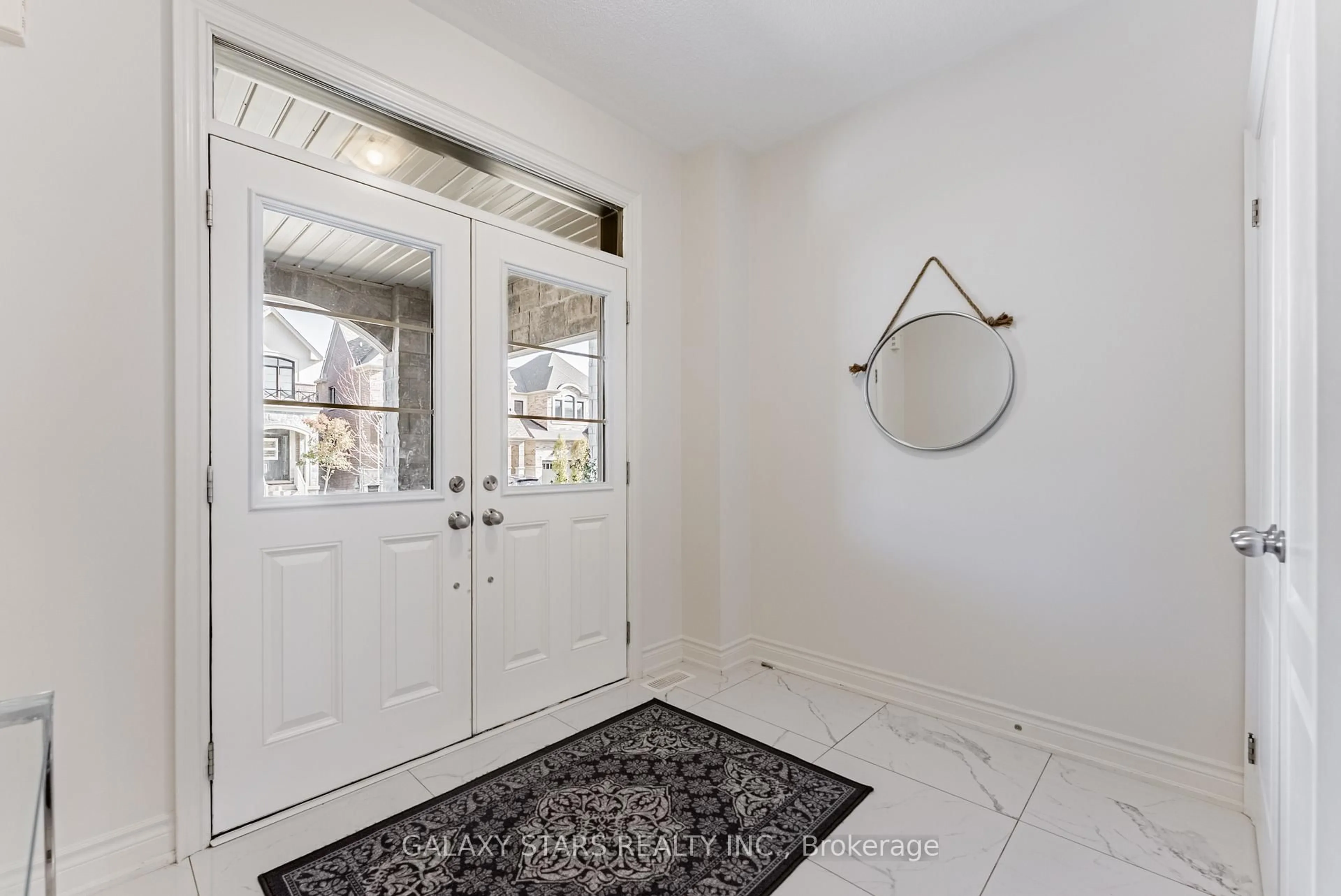 Indoor entryway for 1226 Mcphedran Pt, Milton Ontario L9E 1J8