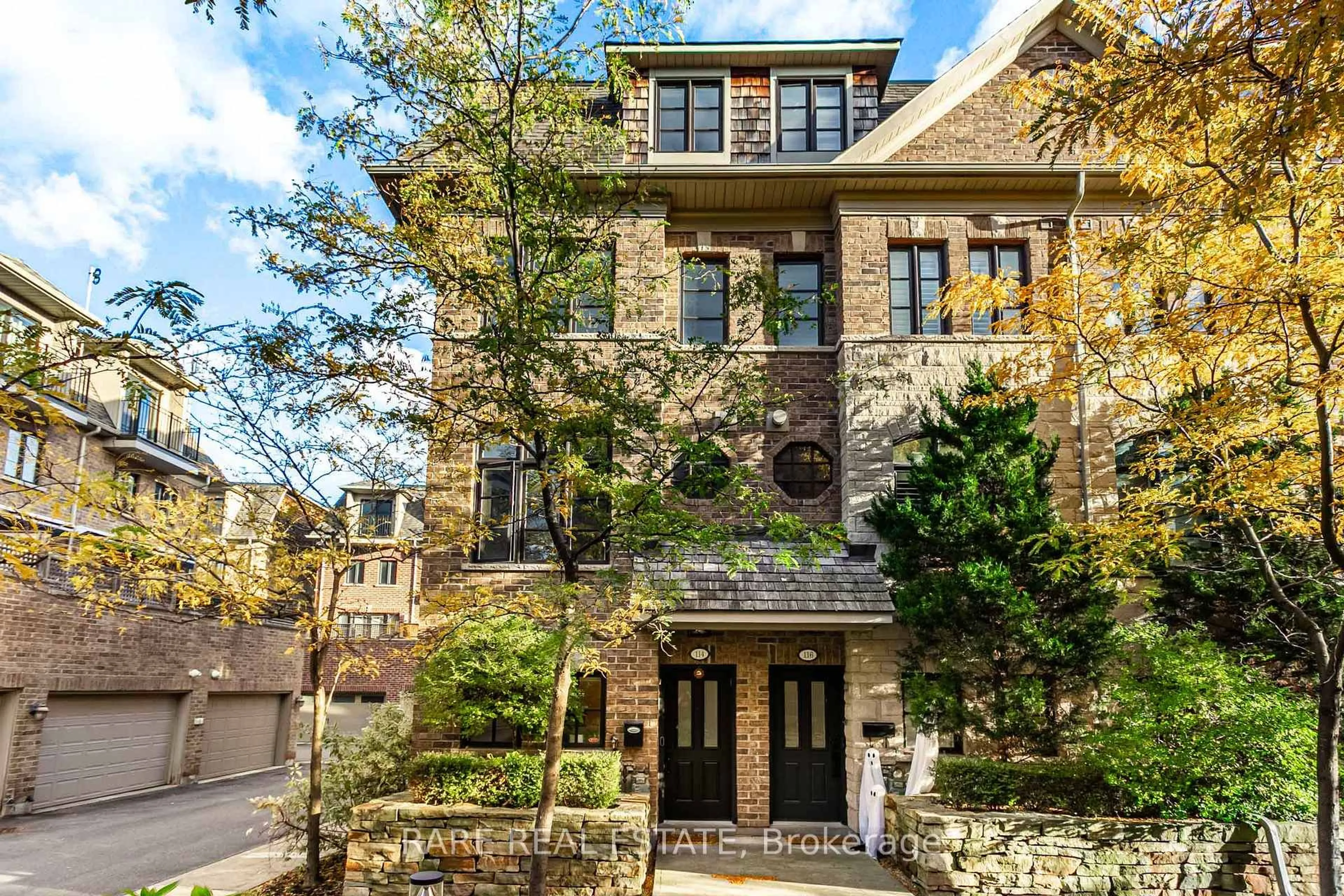 Home with brick exterior material, street for 1812 Burnhamthorpe Rd #114, Mississauga Ontario L4X 0A3